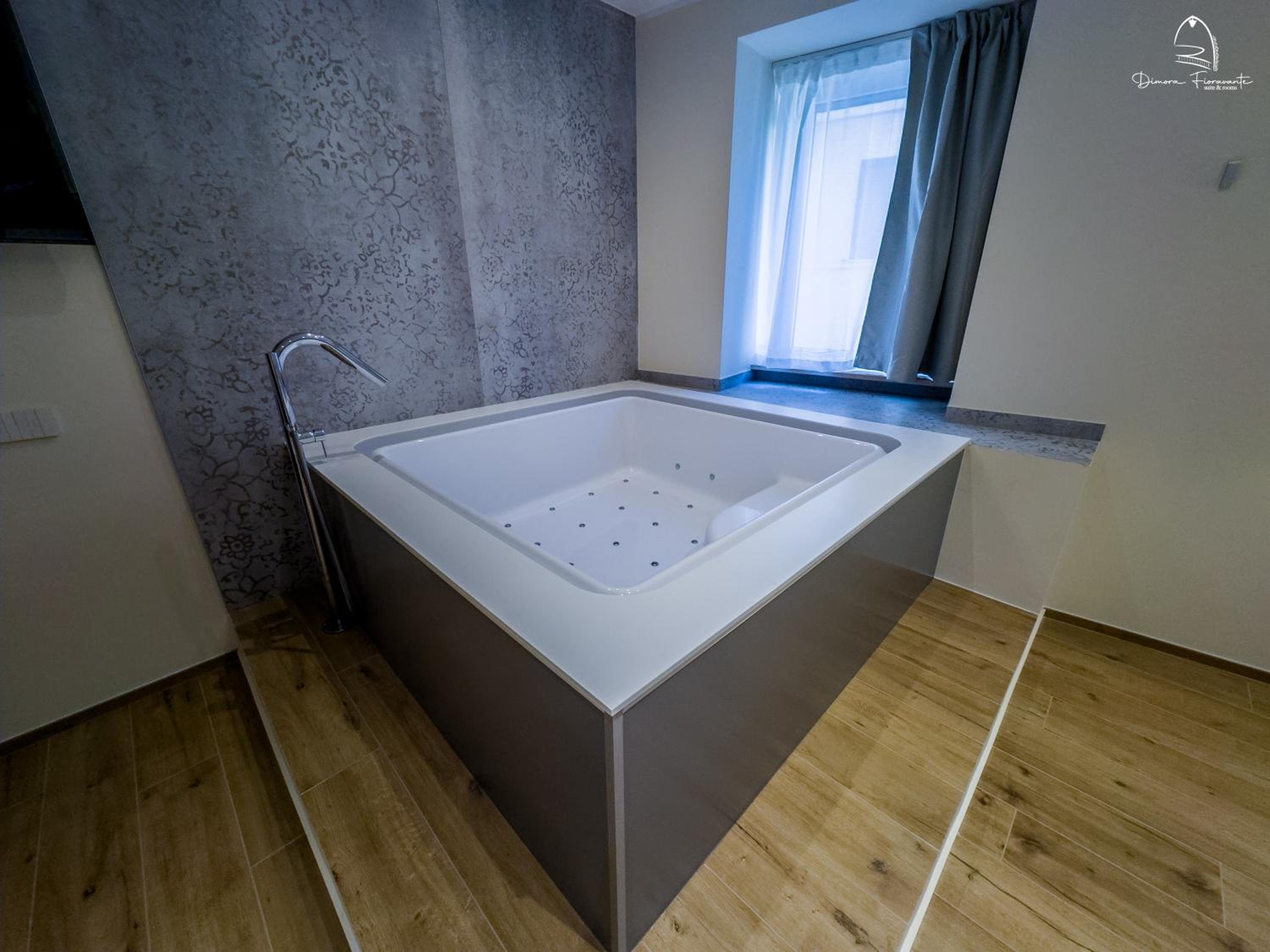 Queen Room with Spa Bath