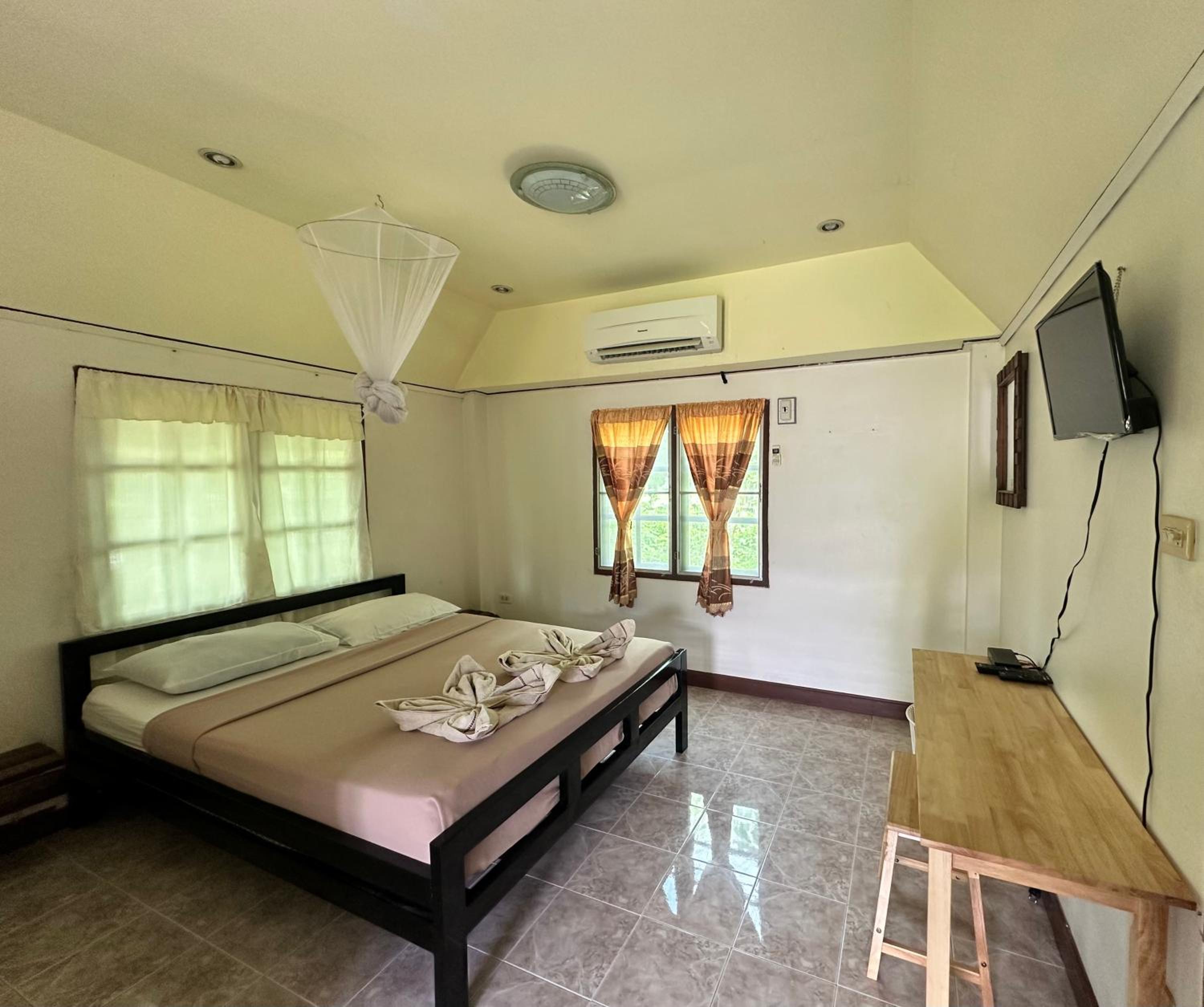 Queen Room photo 1