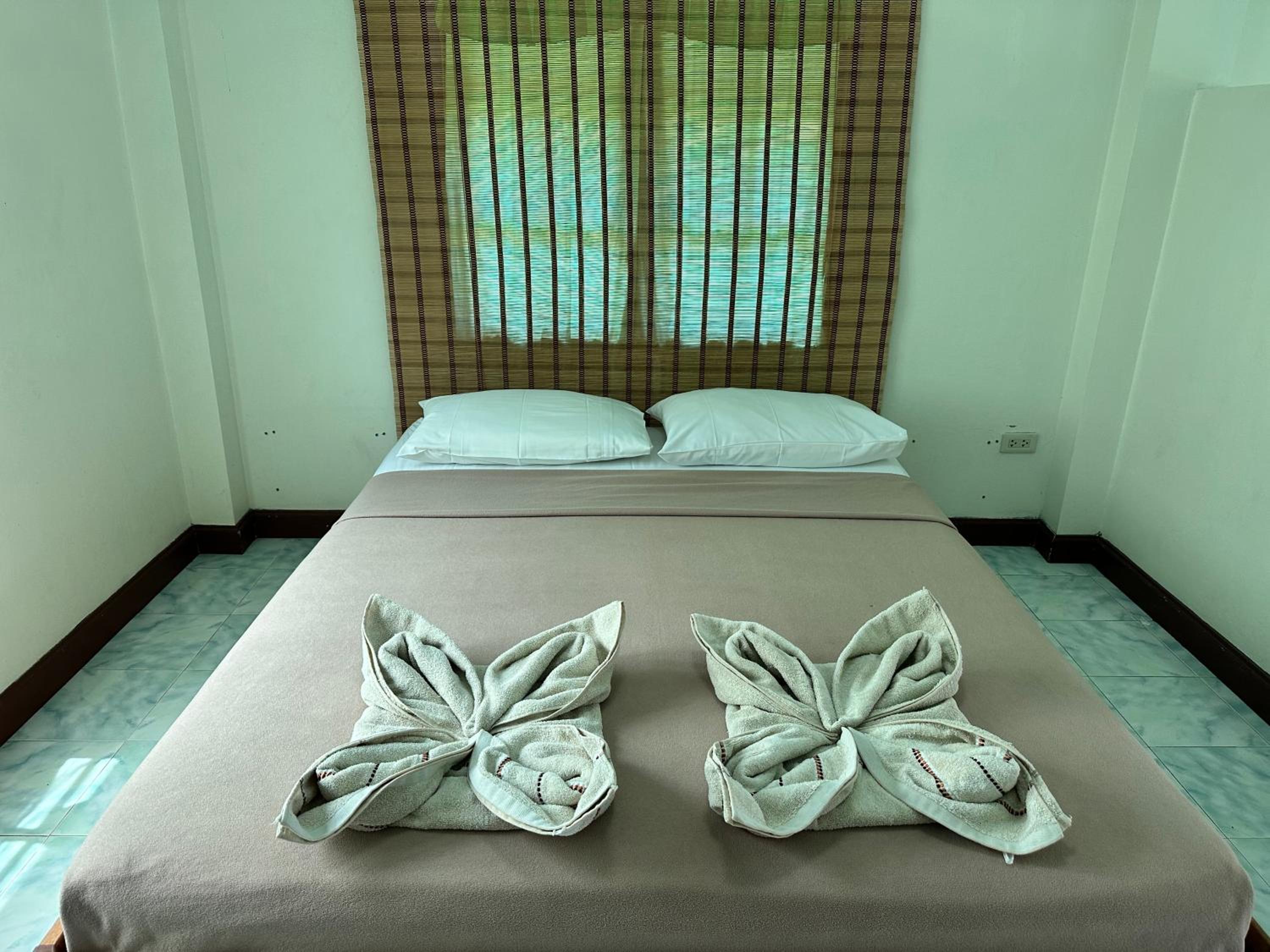 Queen Room with Pool View - Photo 1
