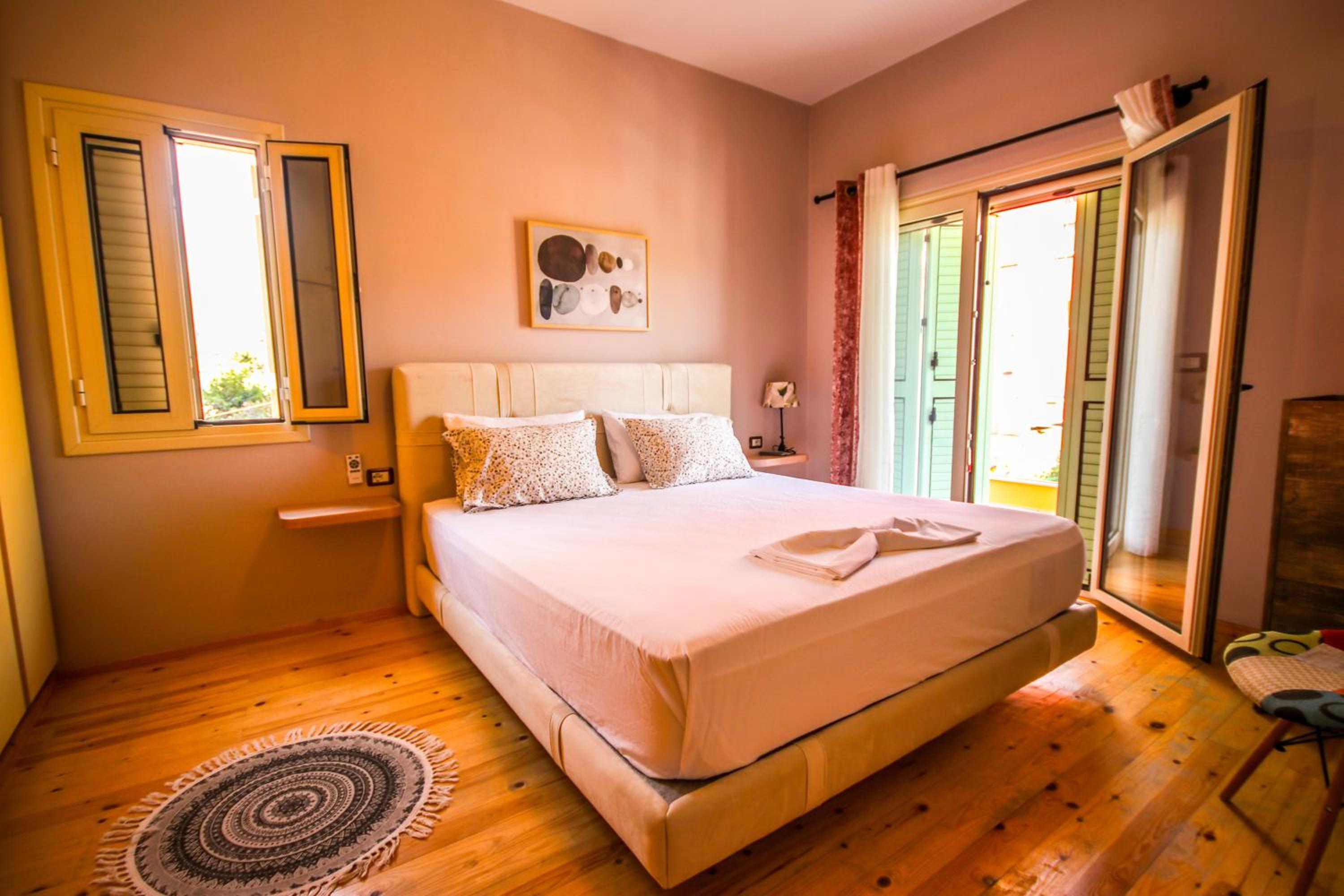 Deluxe Double Room with Side Sea View