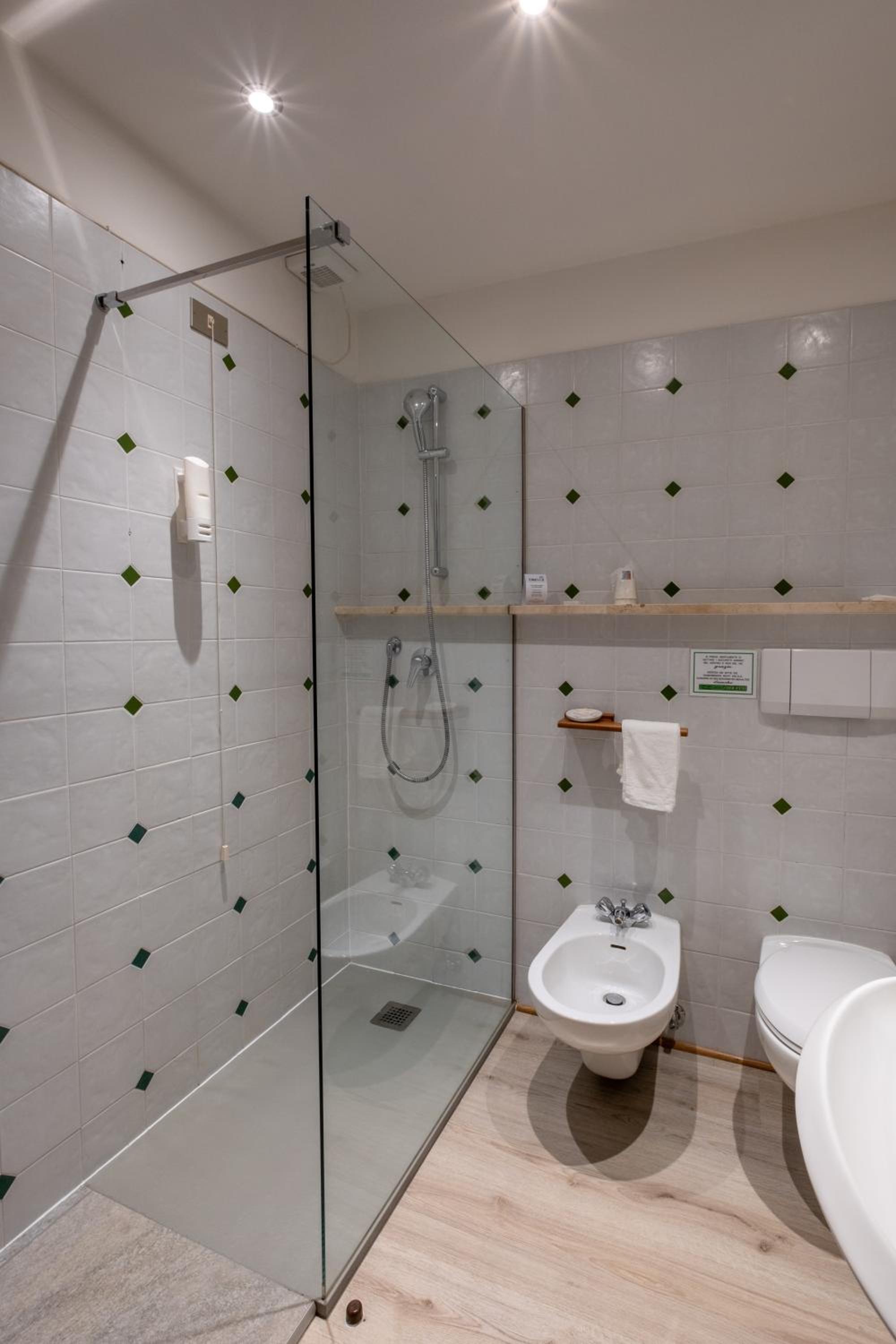 Double or Twin Room with Mountain View - Photo 4