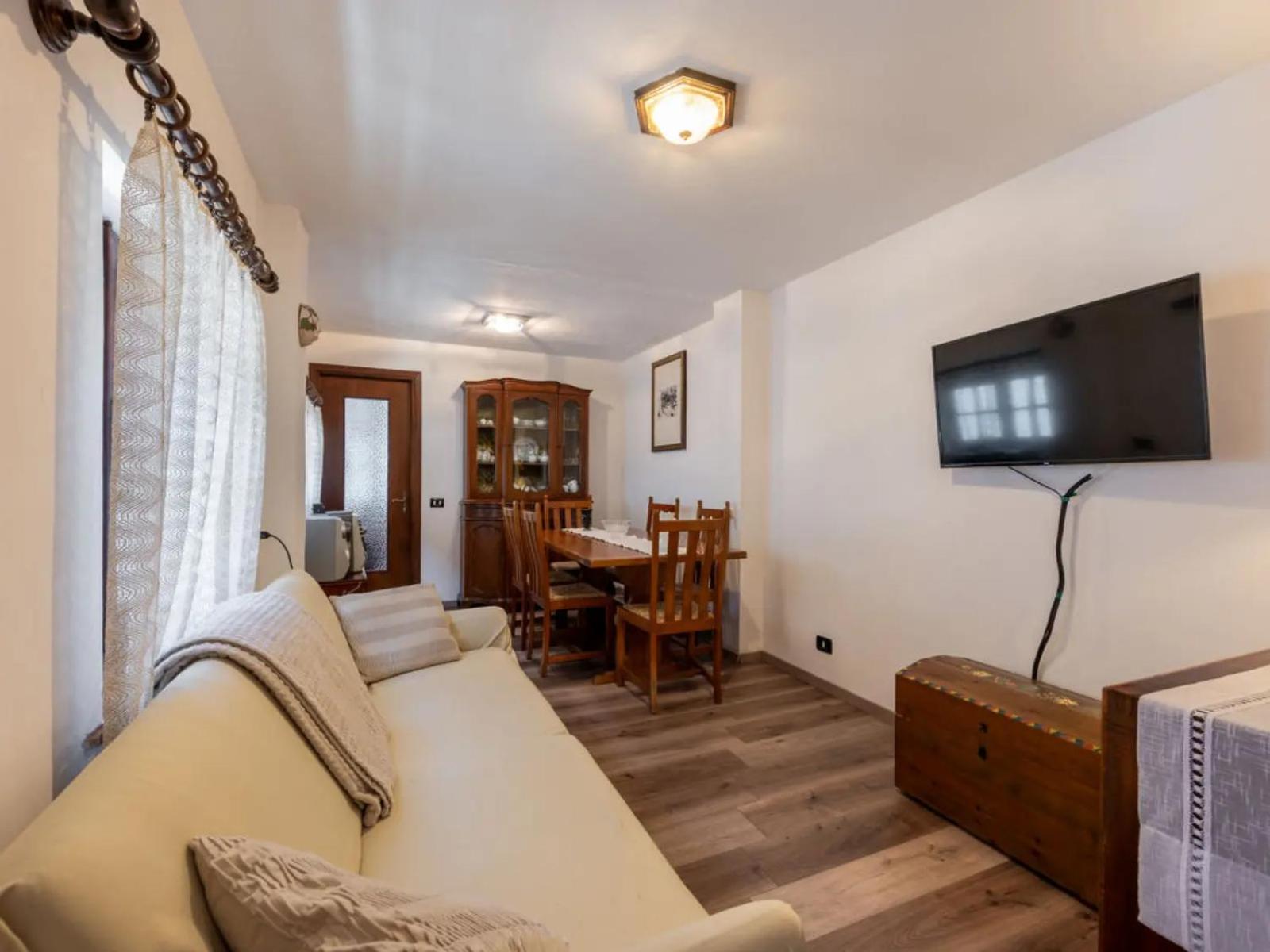 One-Bedroom House photo 1