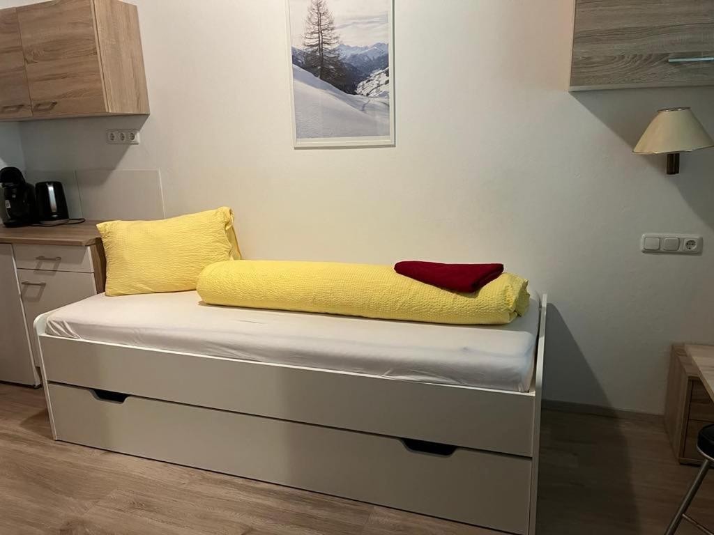 Single Room with Private Bathroom photo 1