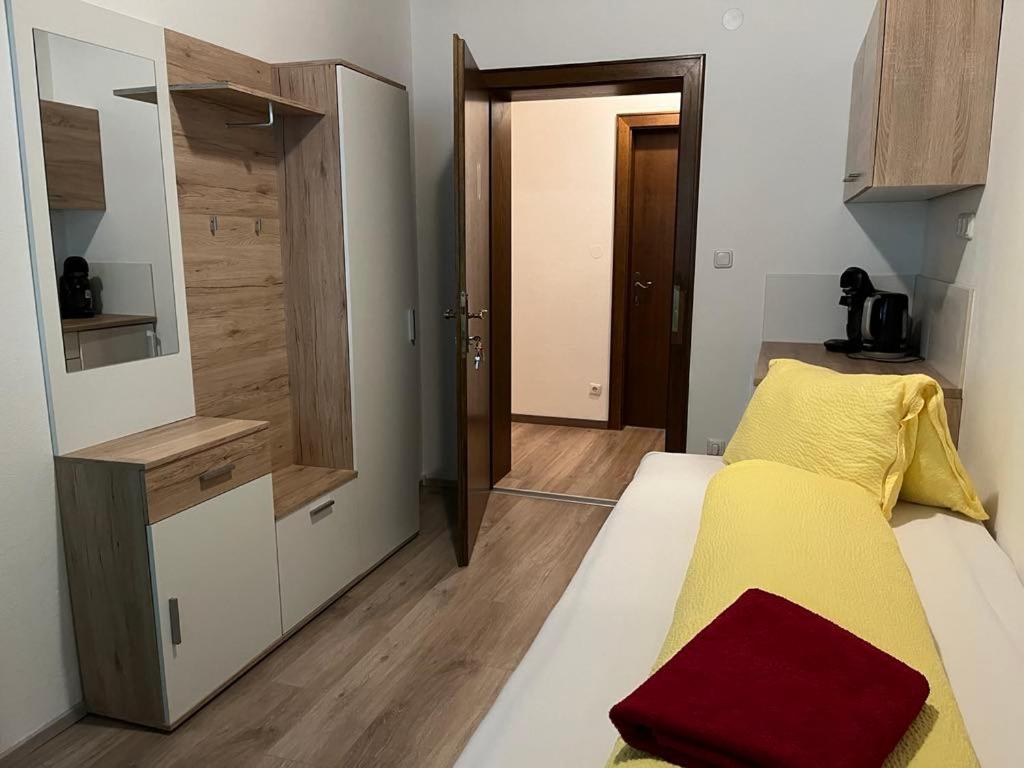 Single Room with Private Bathroom photo 3