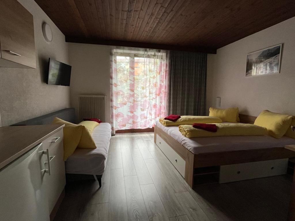 Basic Triple Room photo 3
