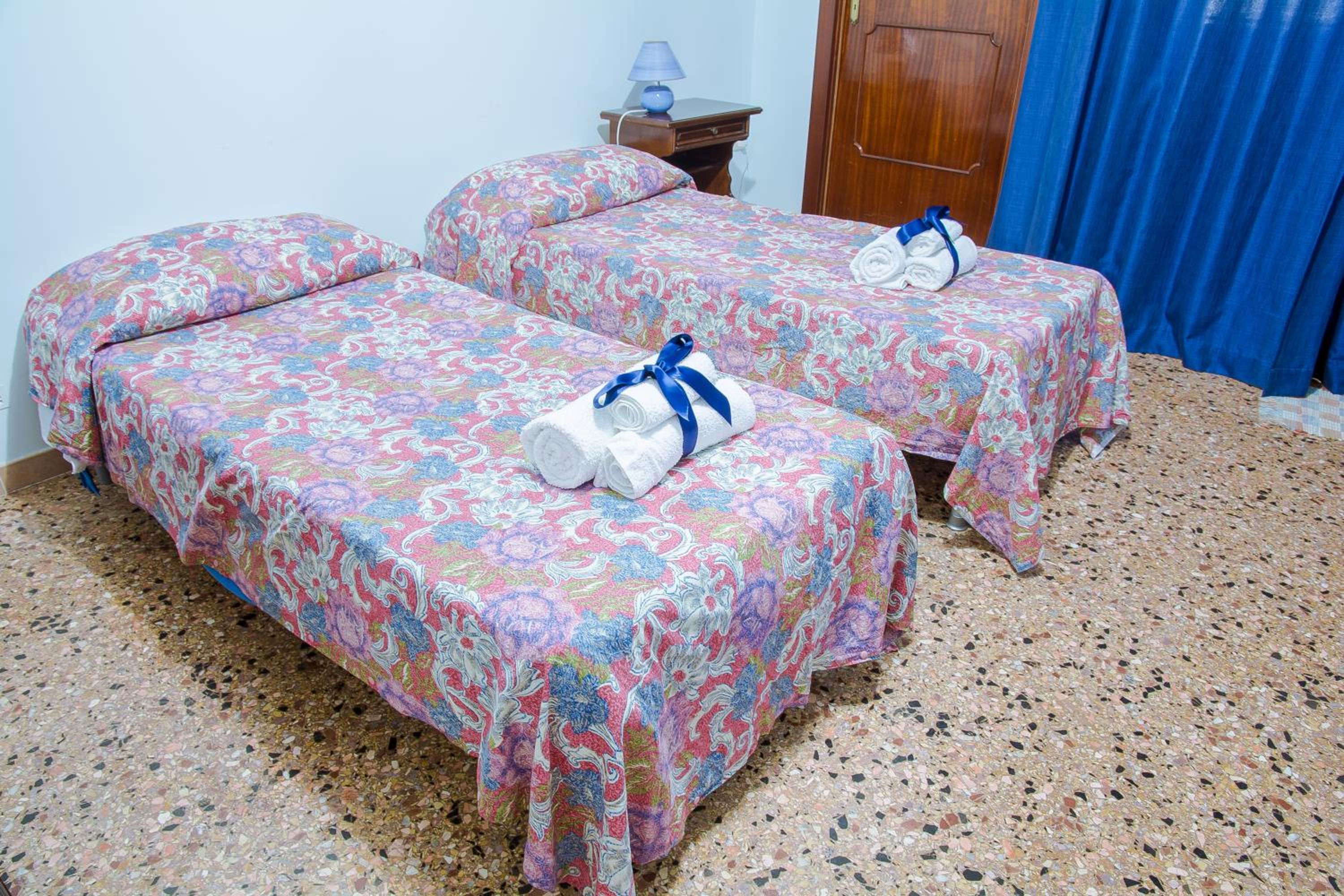Double or Twin Room with Private Bathroom photo 3
