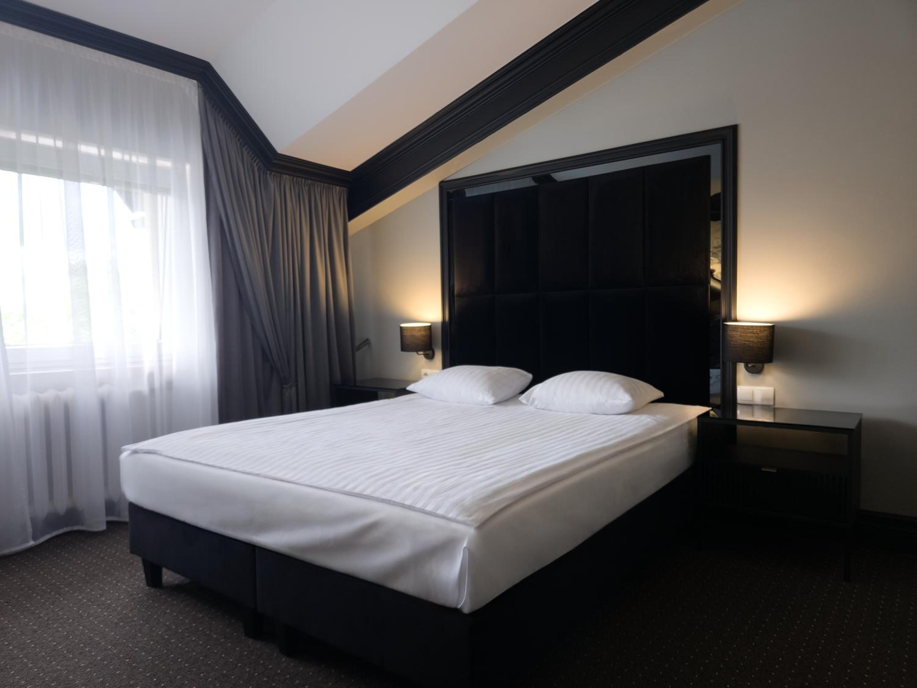 Small Double Room - Photo 17