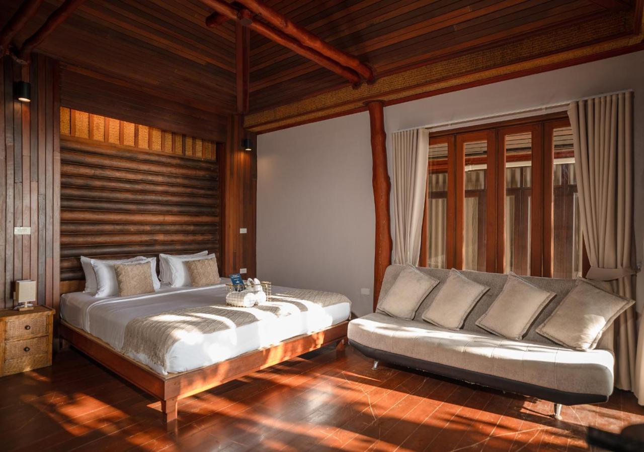 Prime Seafront FAMILY Suite Villa