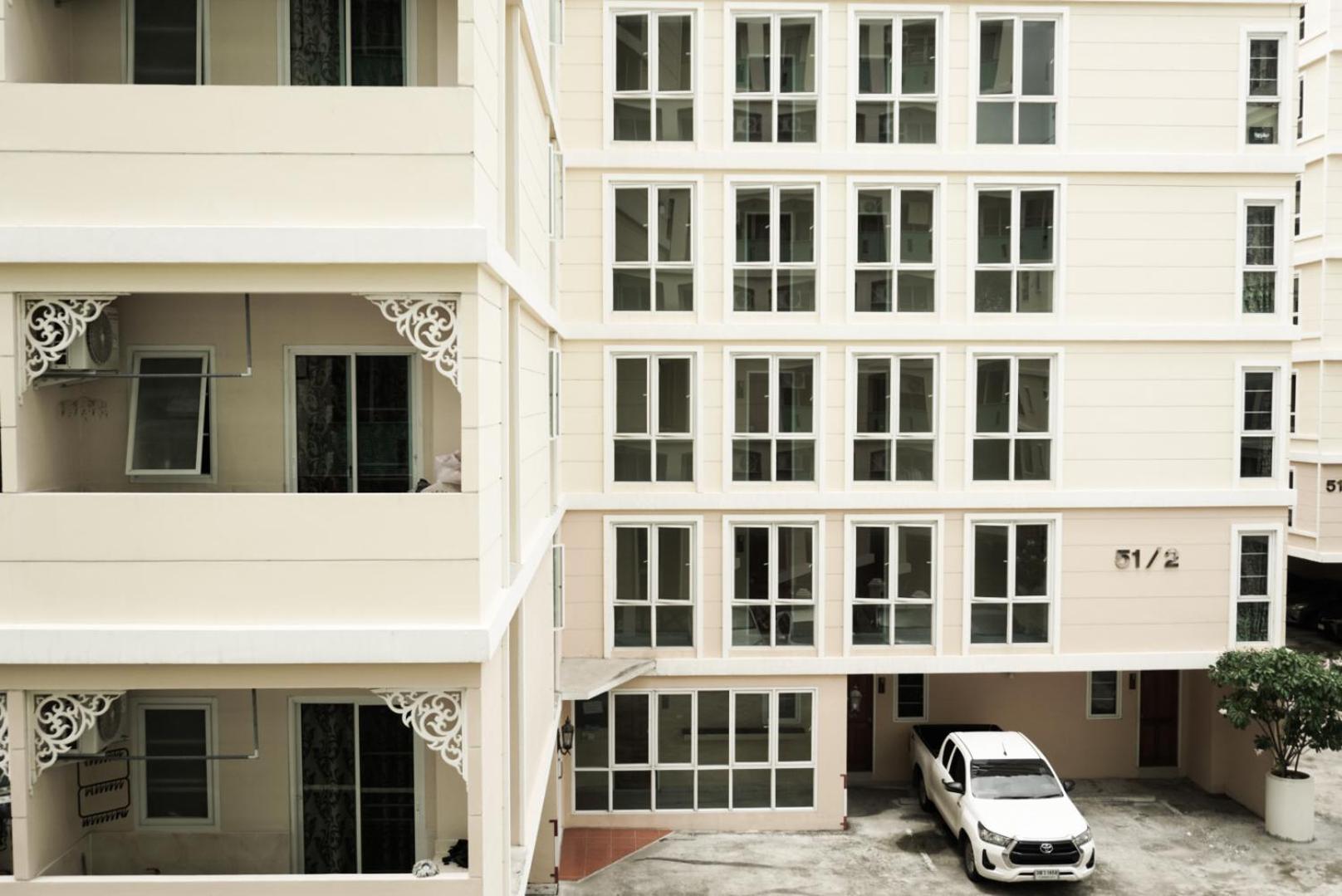 Queen Room with Balcony photo 1