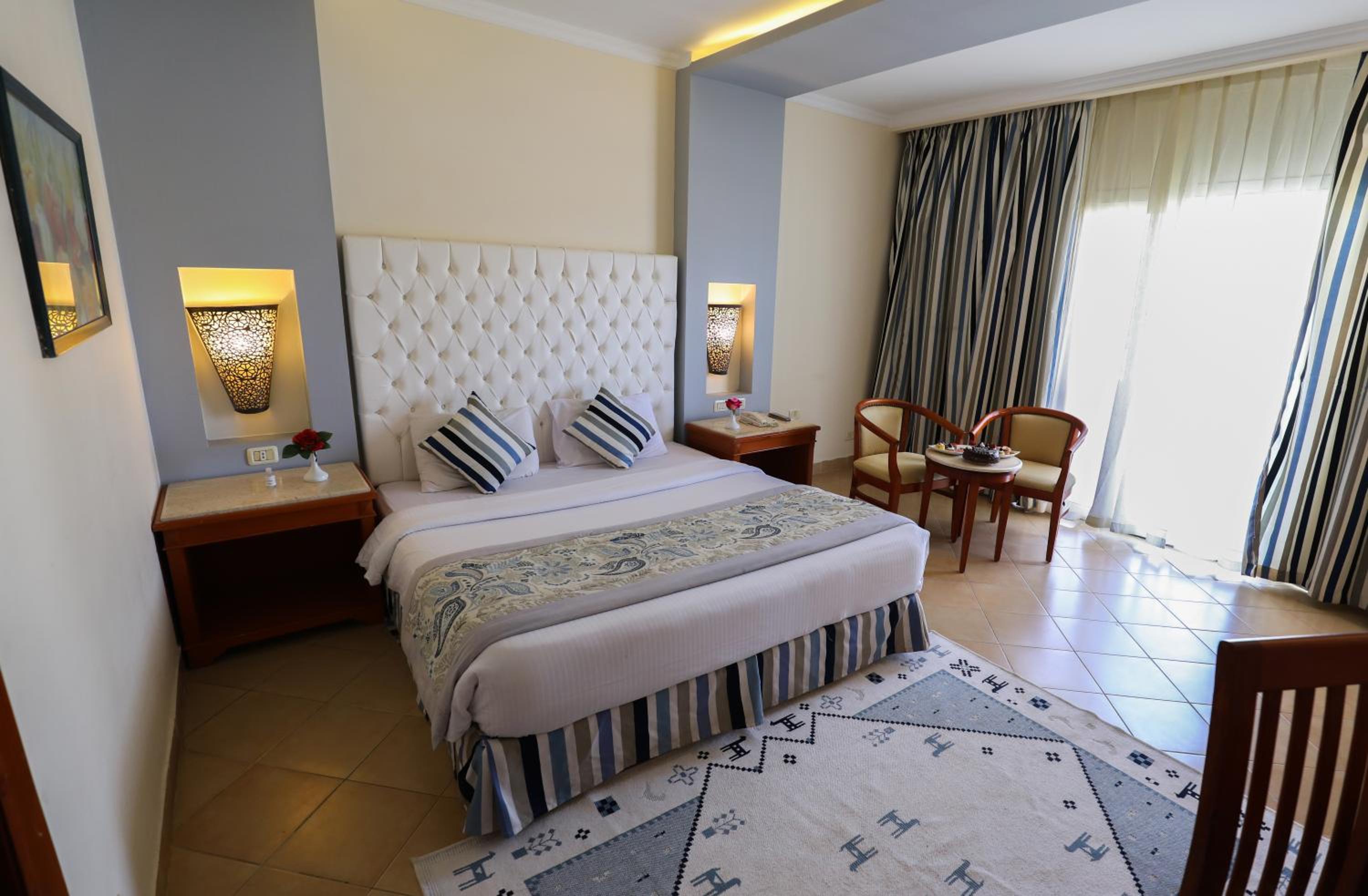 Superior Double or Twin Room with Pool View photo 3