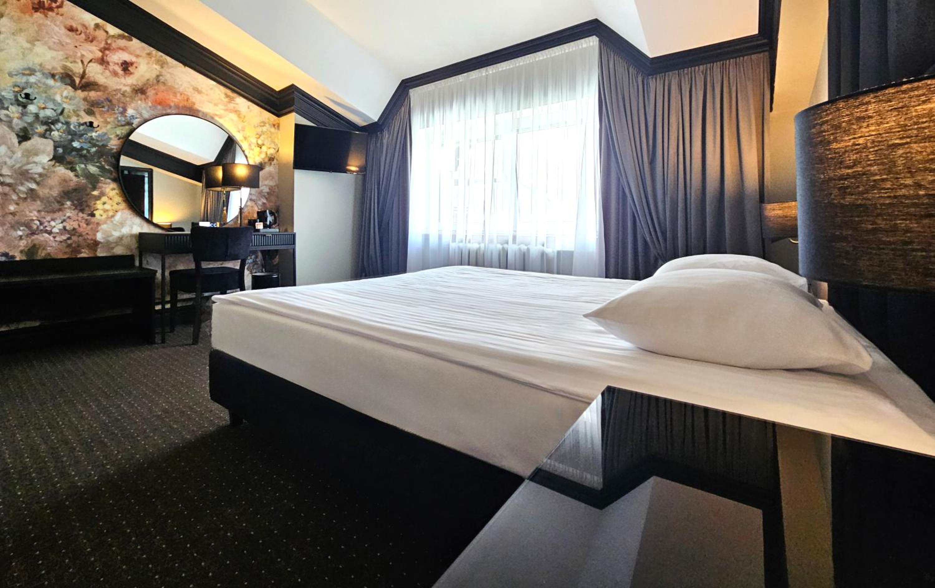 Small Double Room - Photo 3