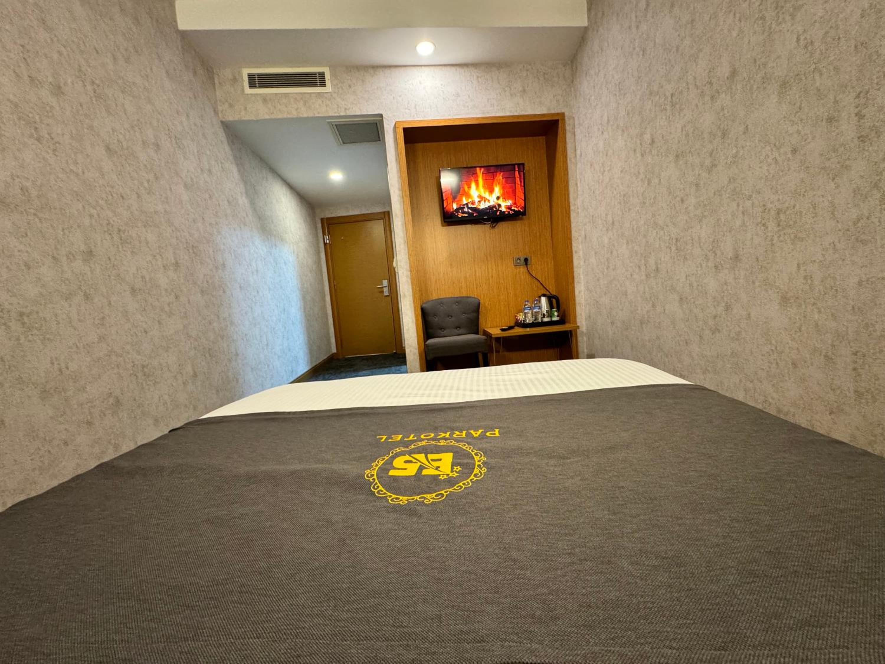 Economy Double Room photo 2