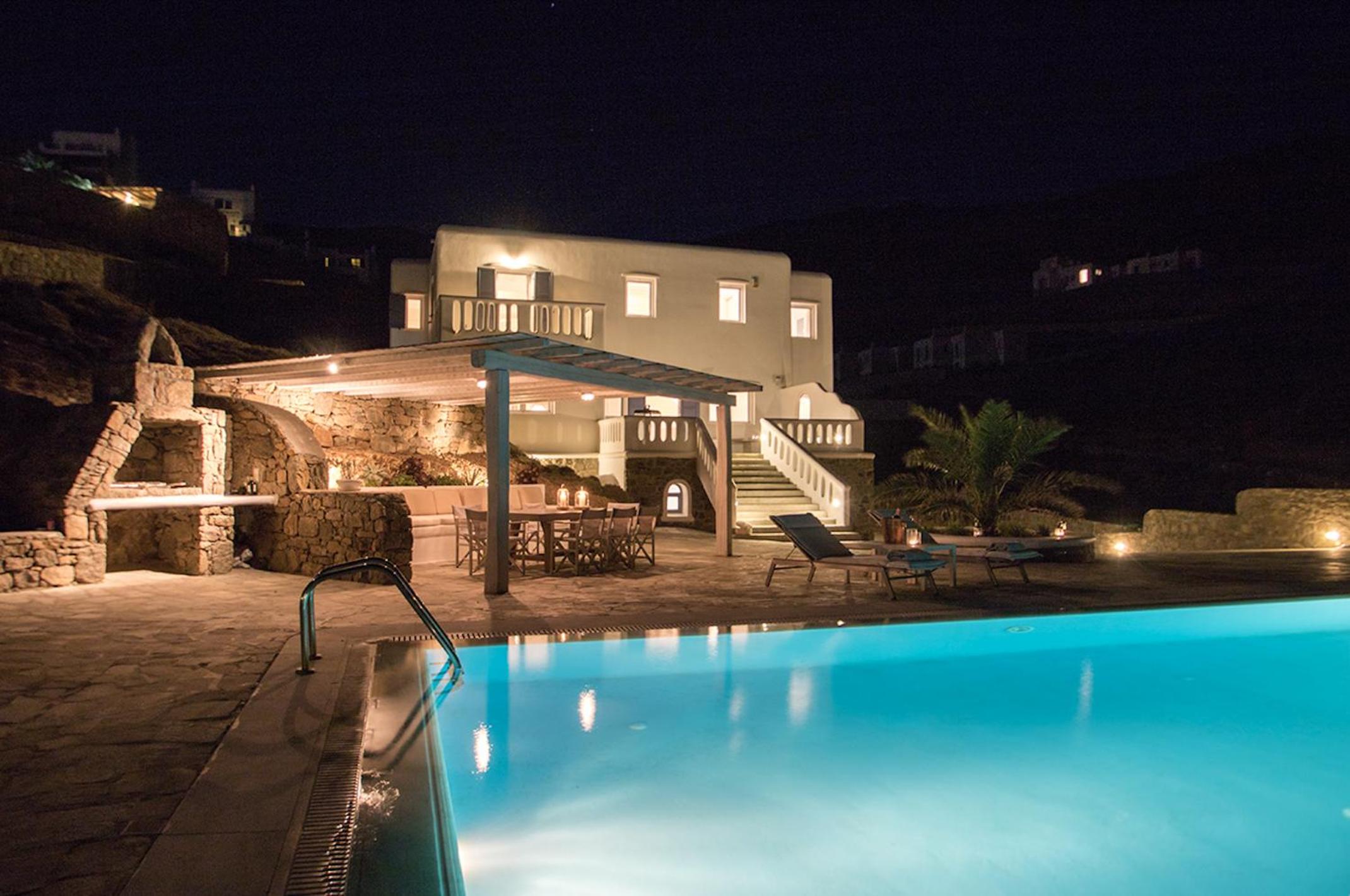 Villa photo 2