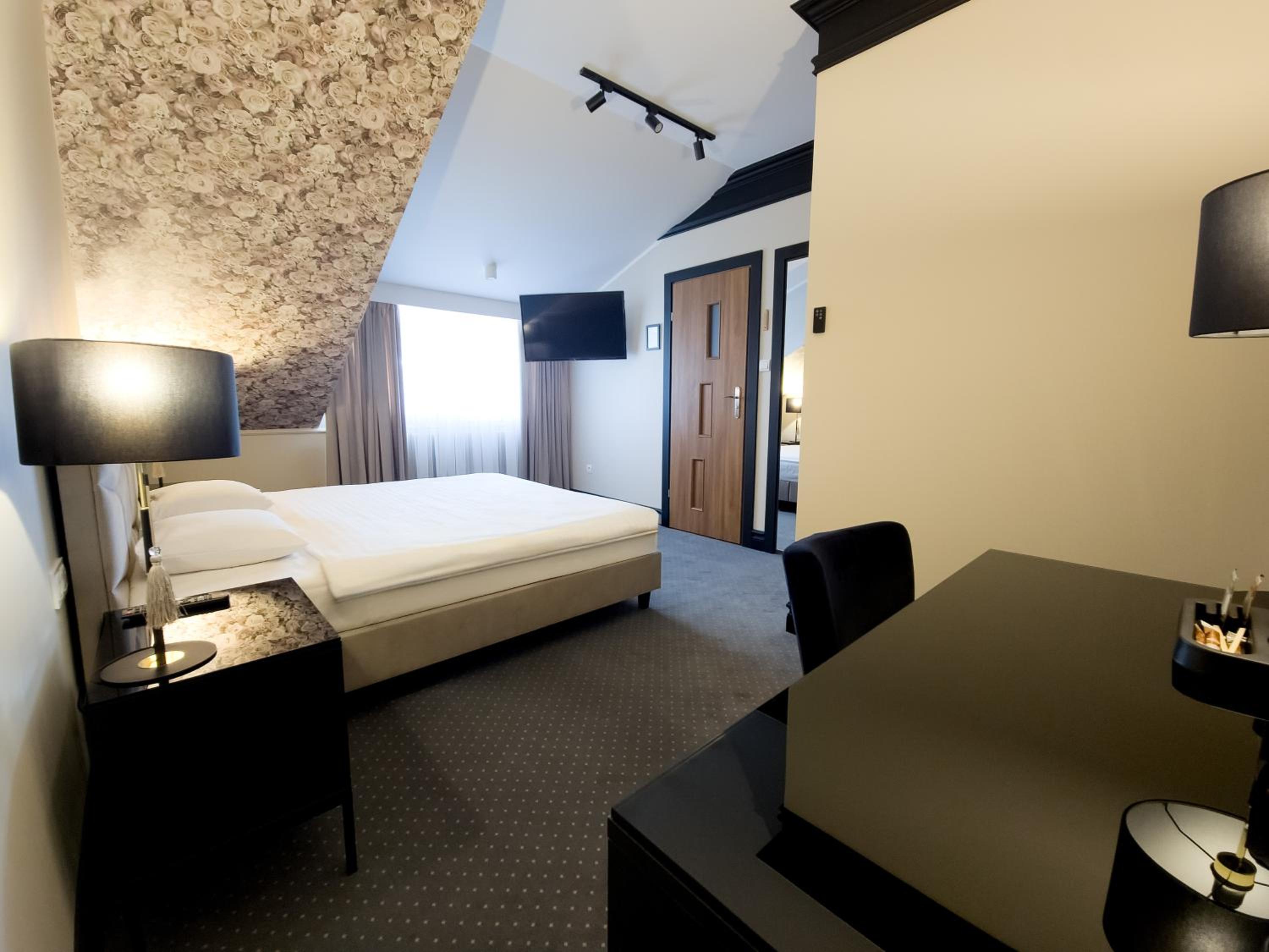 Small Double Room - Photo 5