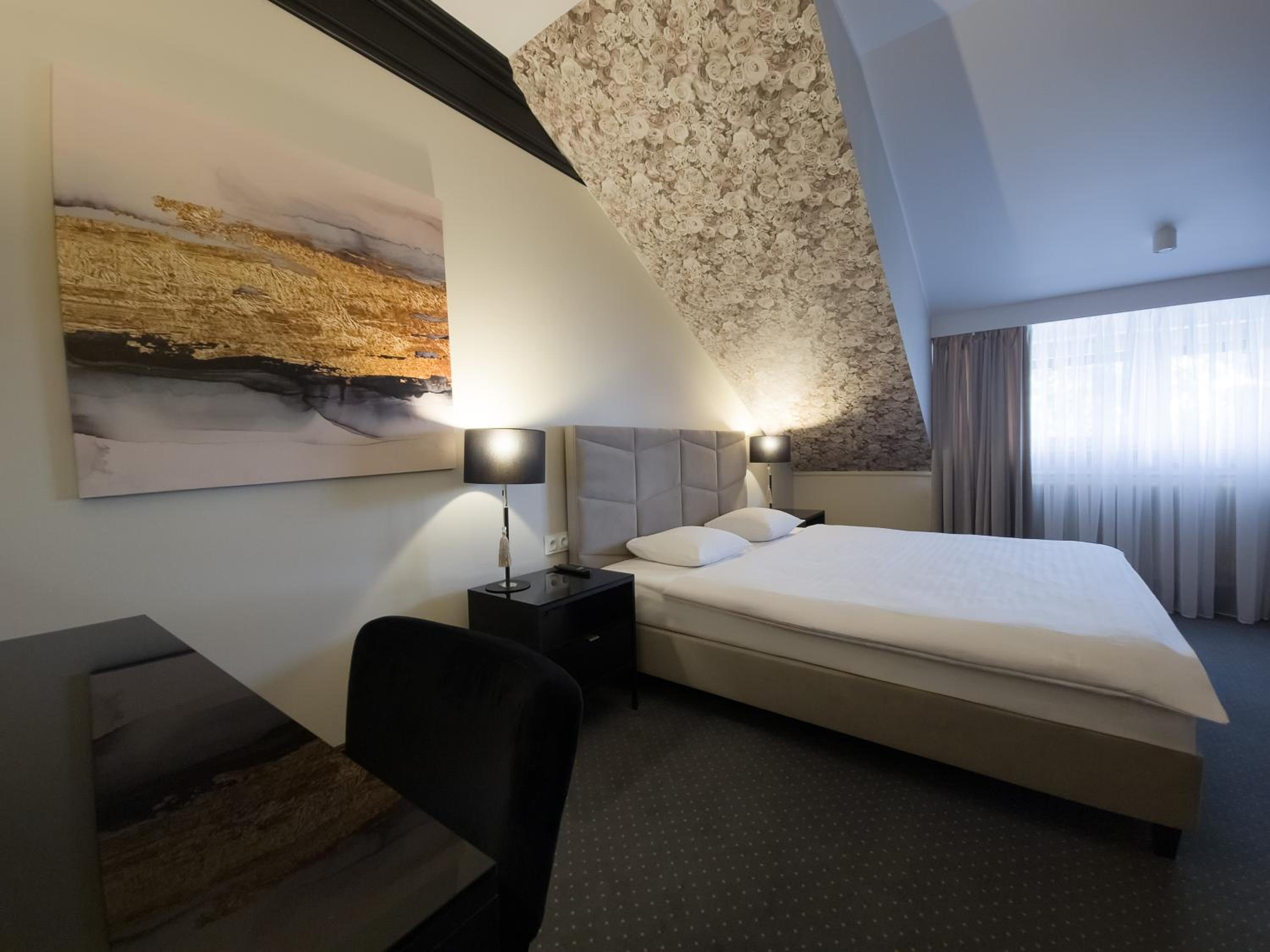 Small Double Room - Photo 6