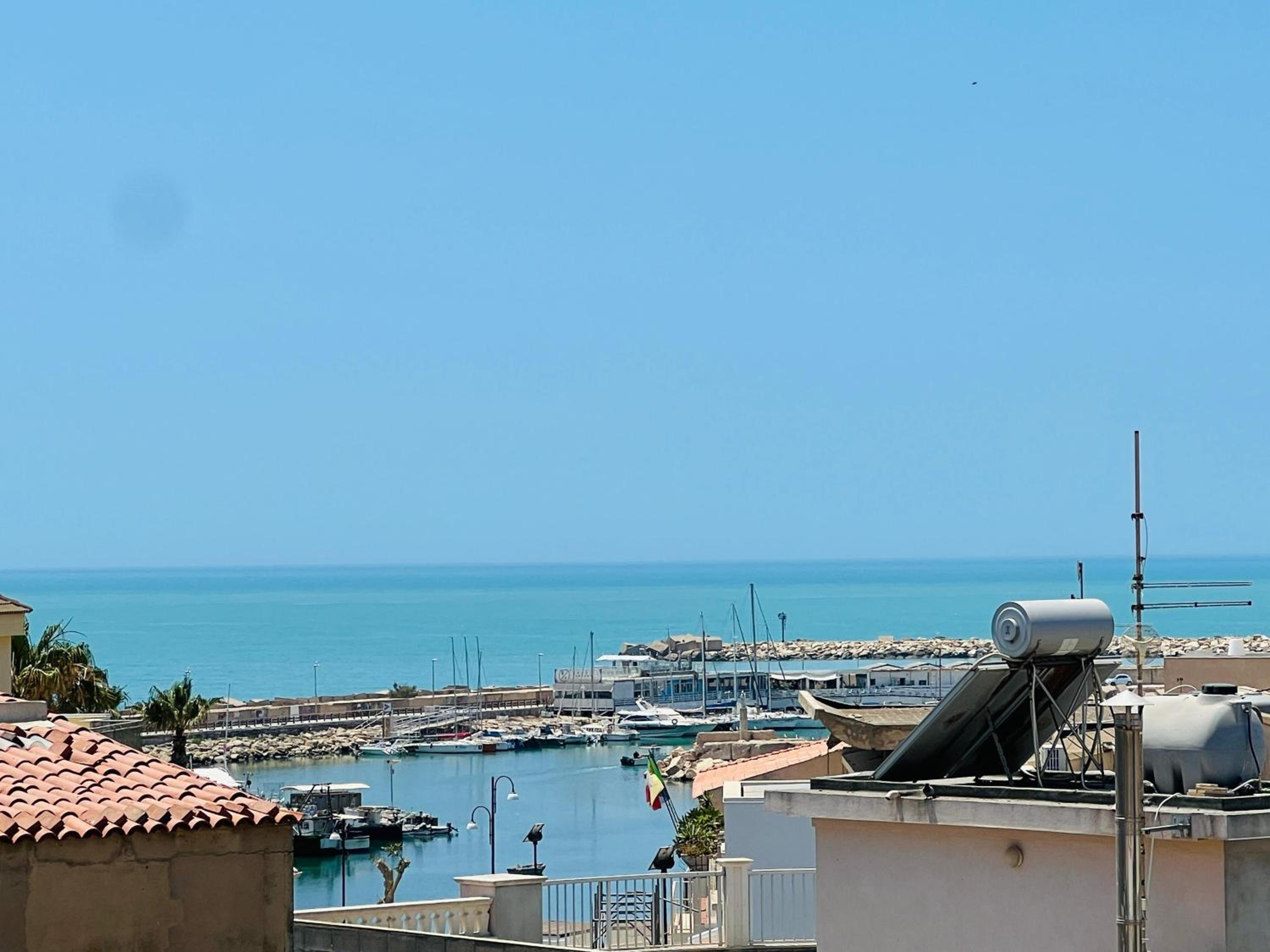 Apartment With View And Balcony photo 2