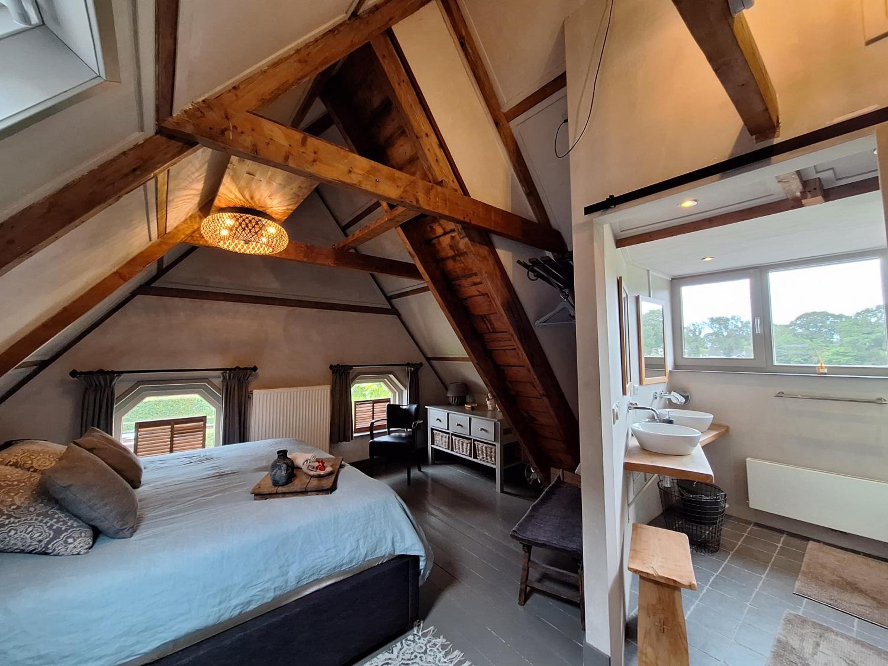 One-Bedroom Apartment With Garden photo 2