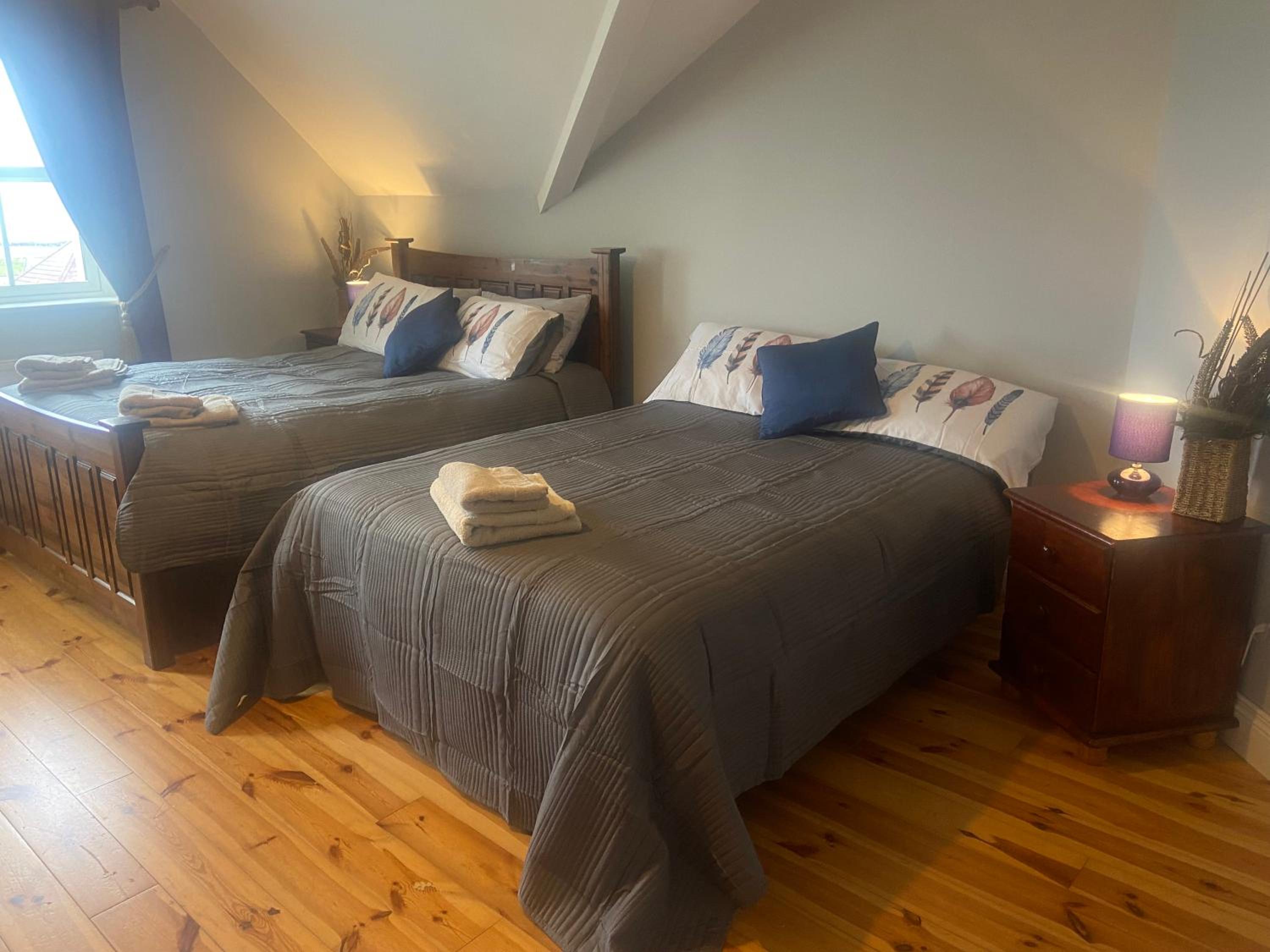 Quadruple Room with Private Bathroom photo 1