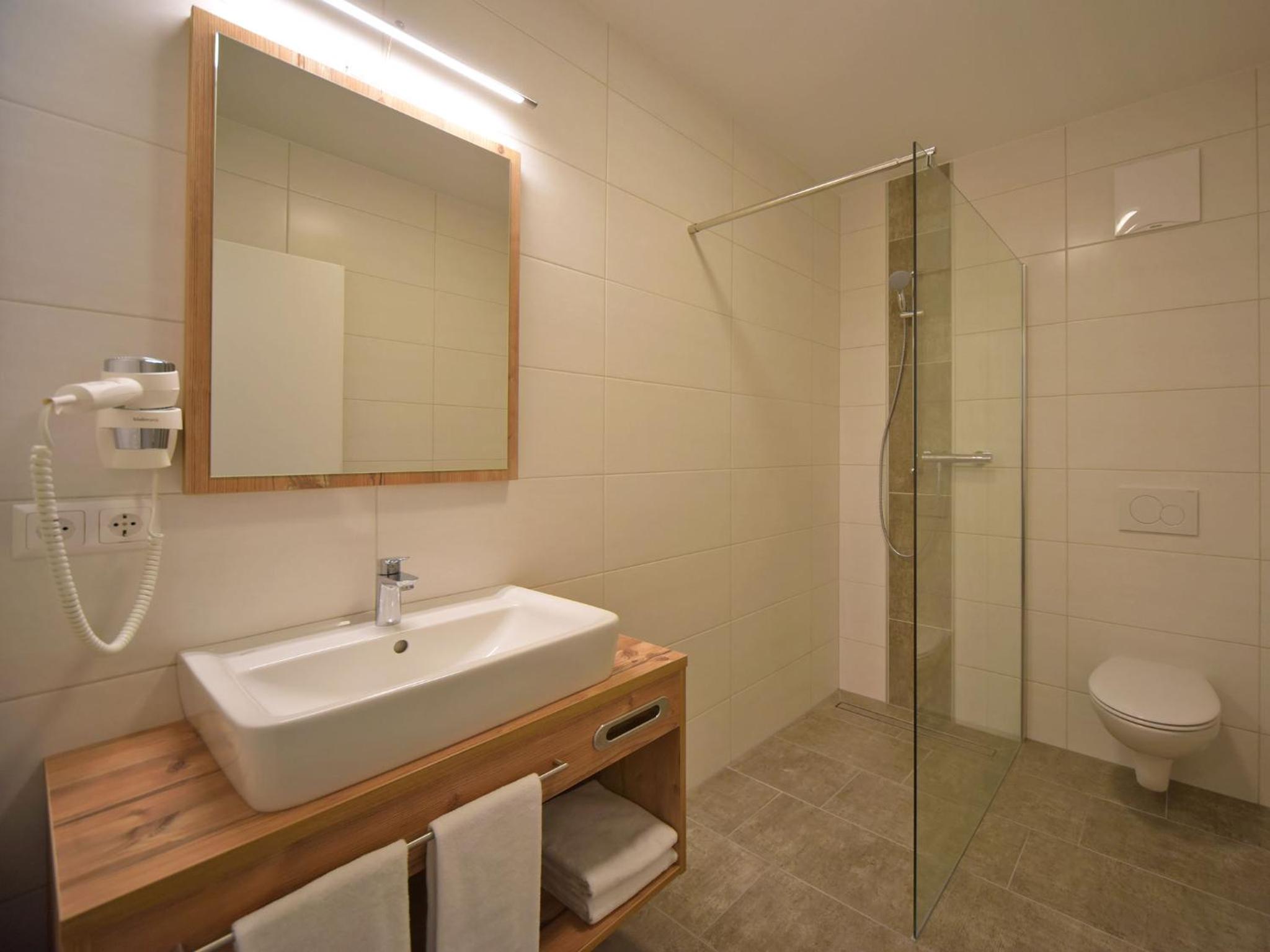 Comfort Double Room with Balcony - Photo 6