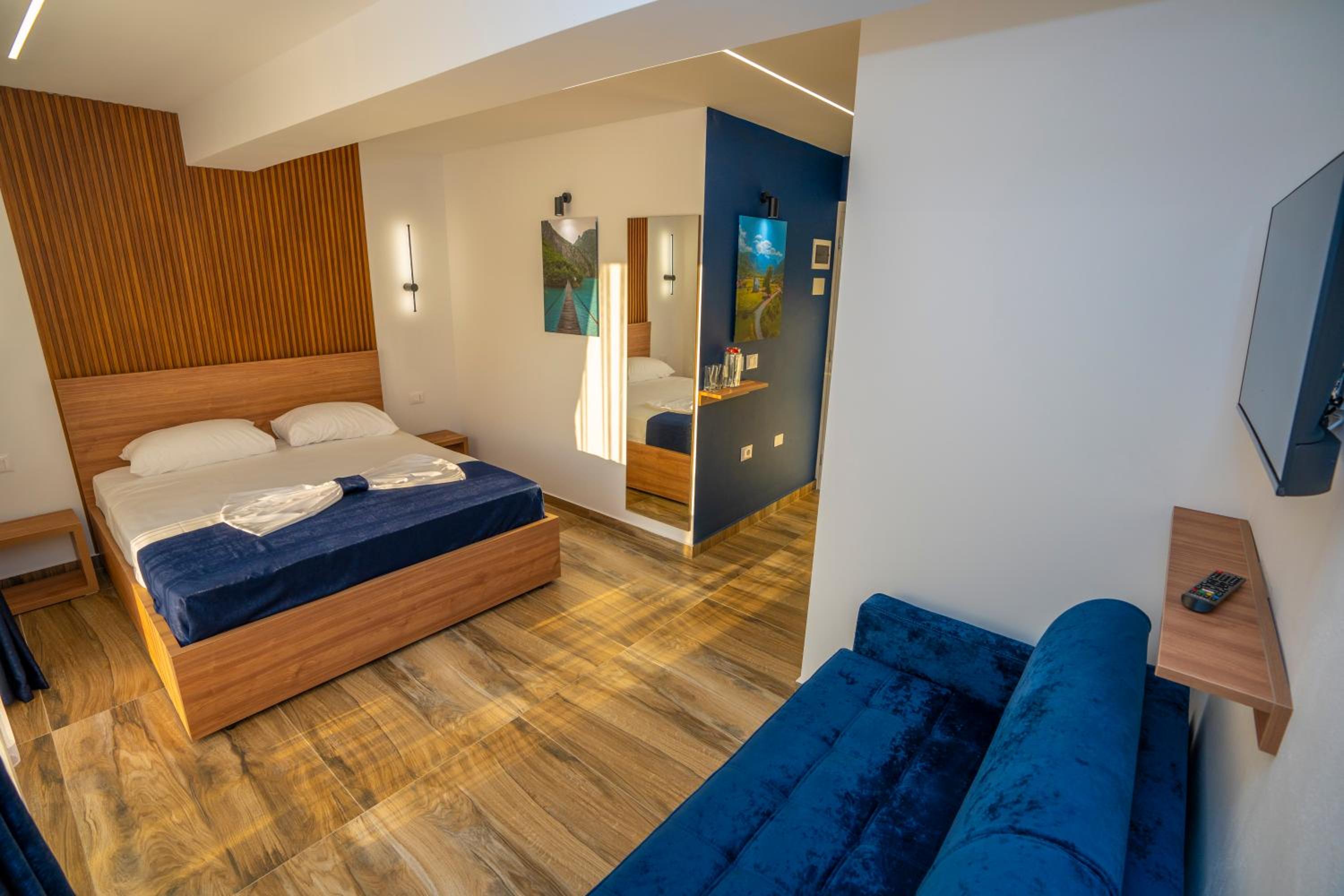 Quadruple Room with Lake View photo 2