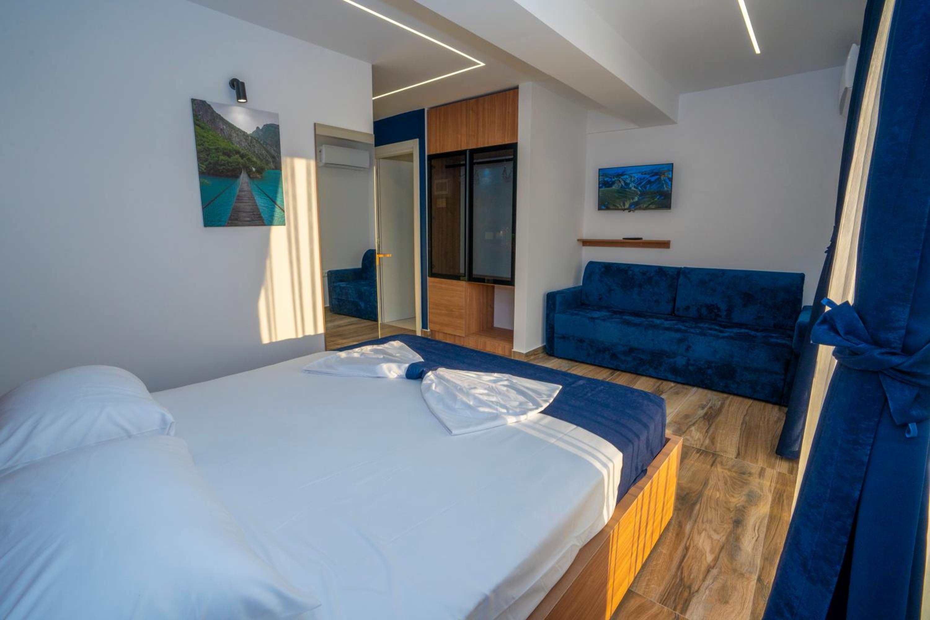 Quadruple Room with Lake View photo 3