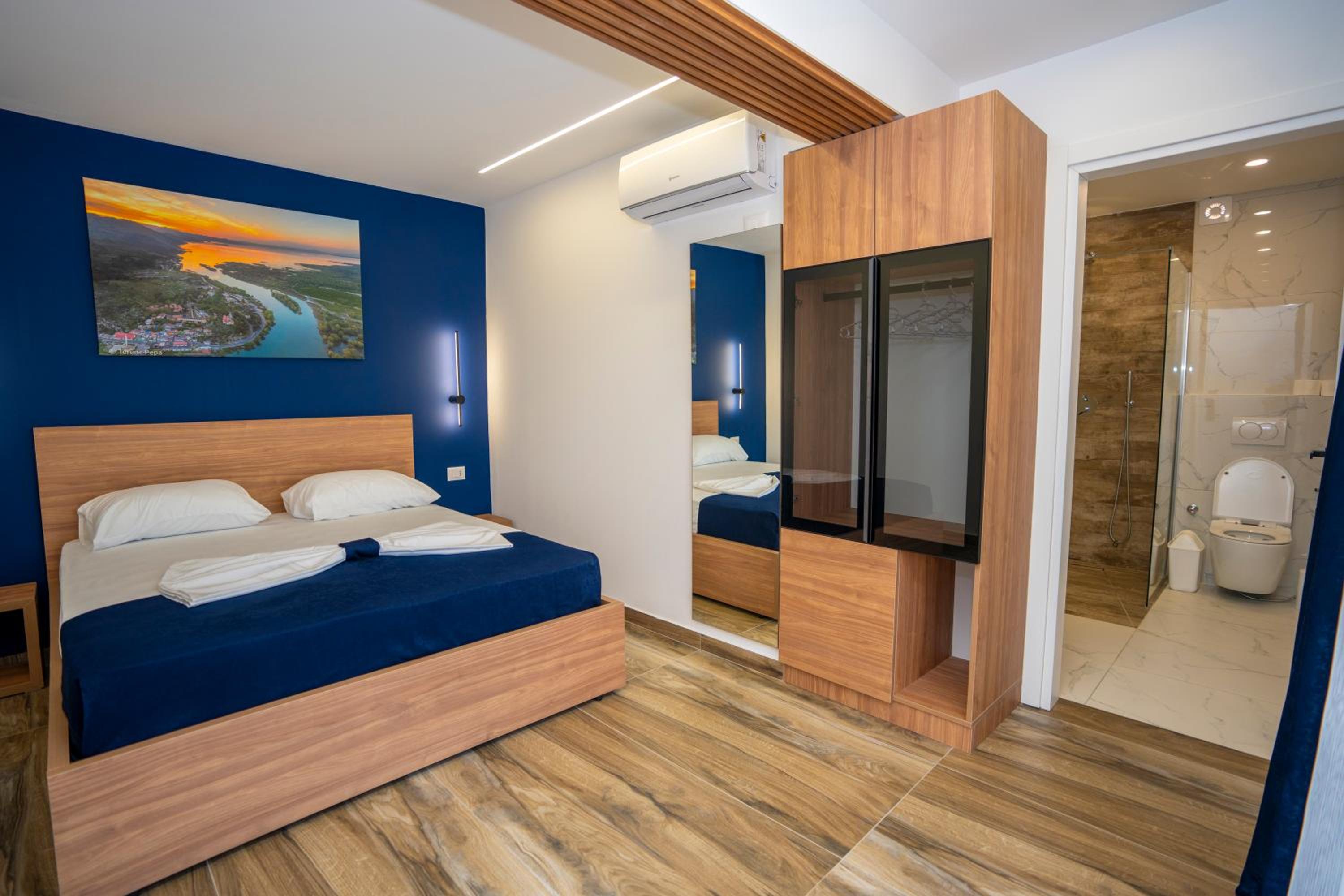 Double Room with Lake View photo 3