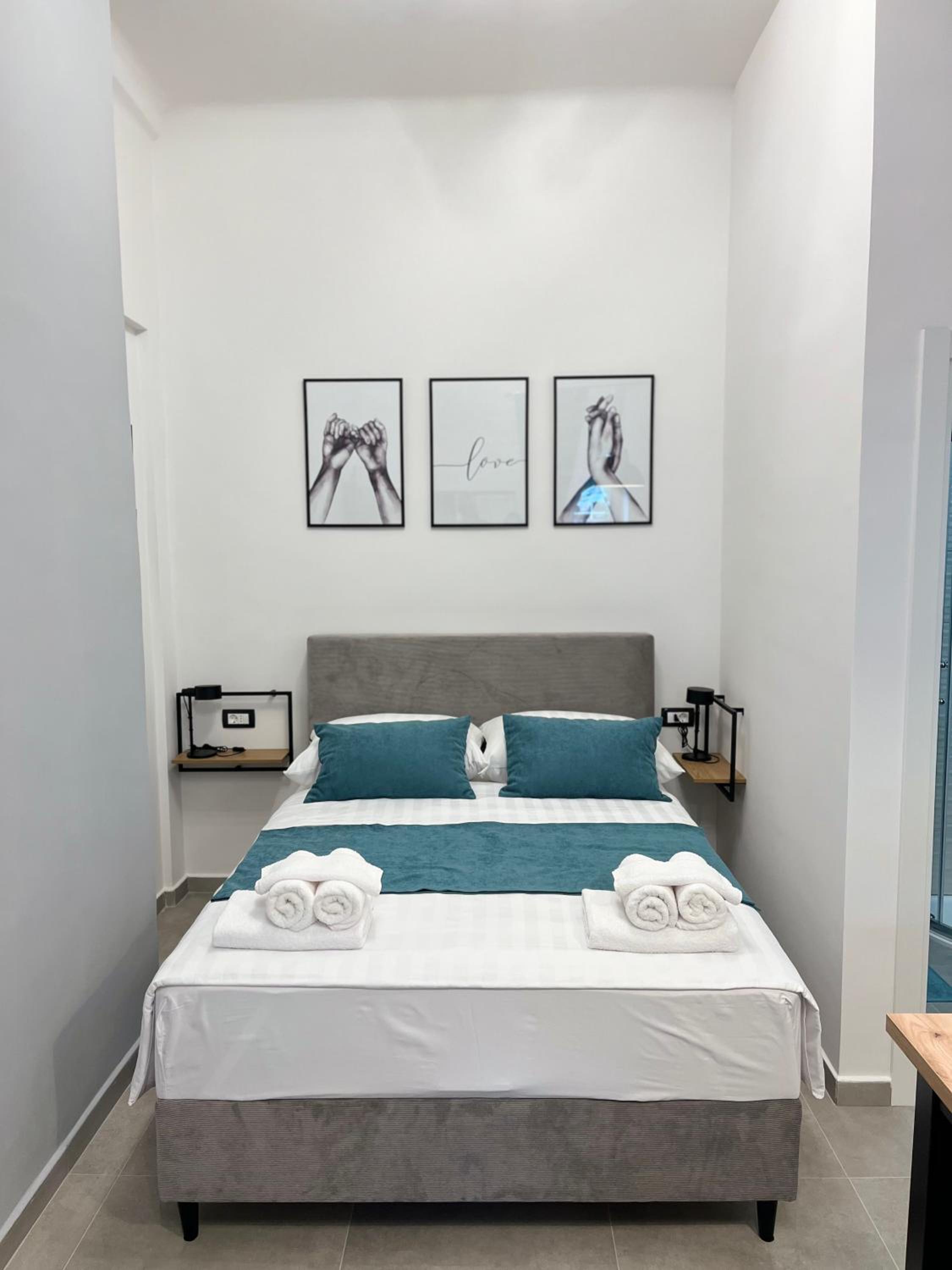 One-Bedroom Apartment photo 1