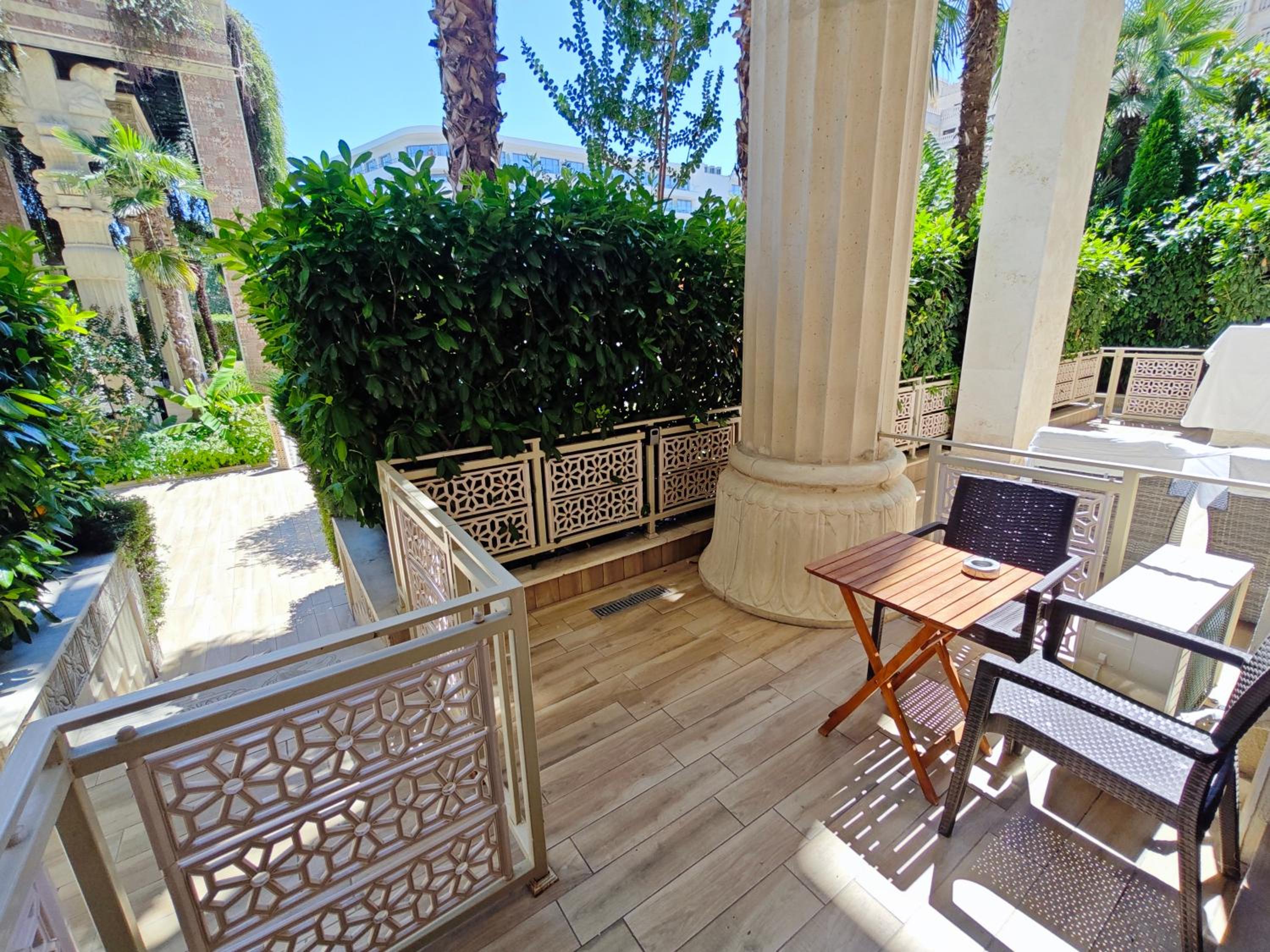 Apartment with Pool View  photo 3