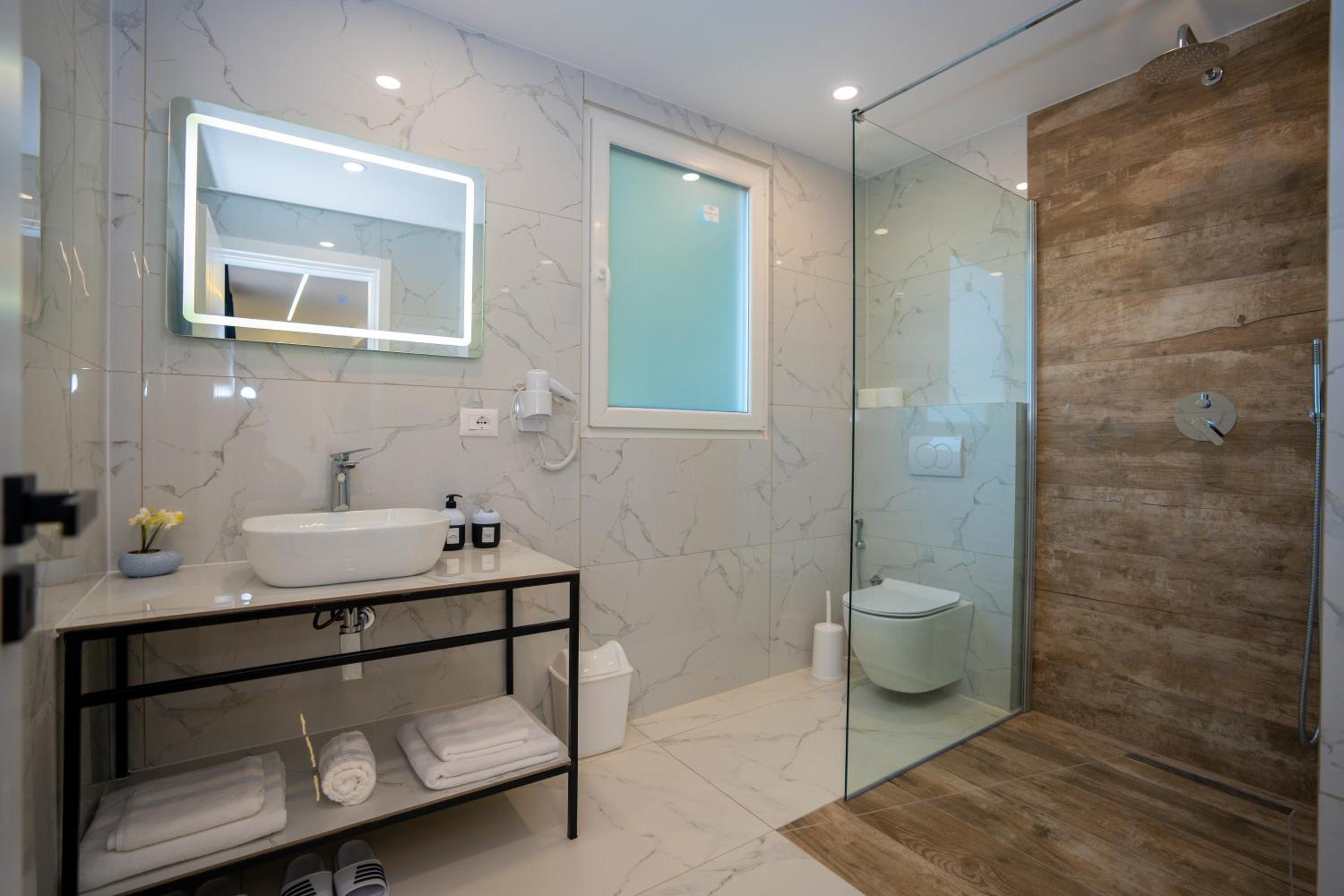 Double Room with Lake View photo 3