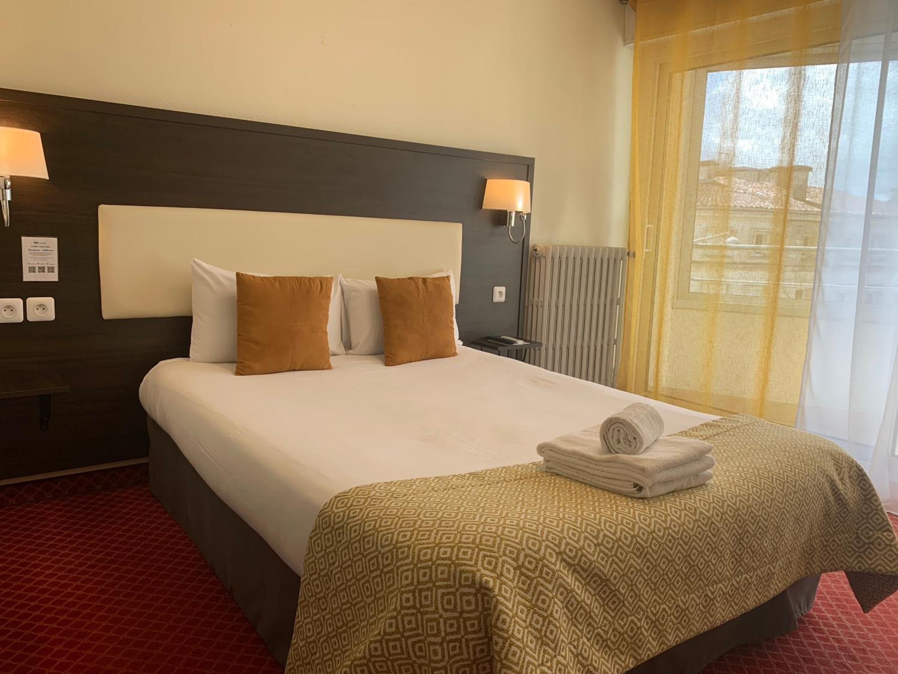 Double Room - Photo 12