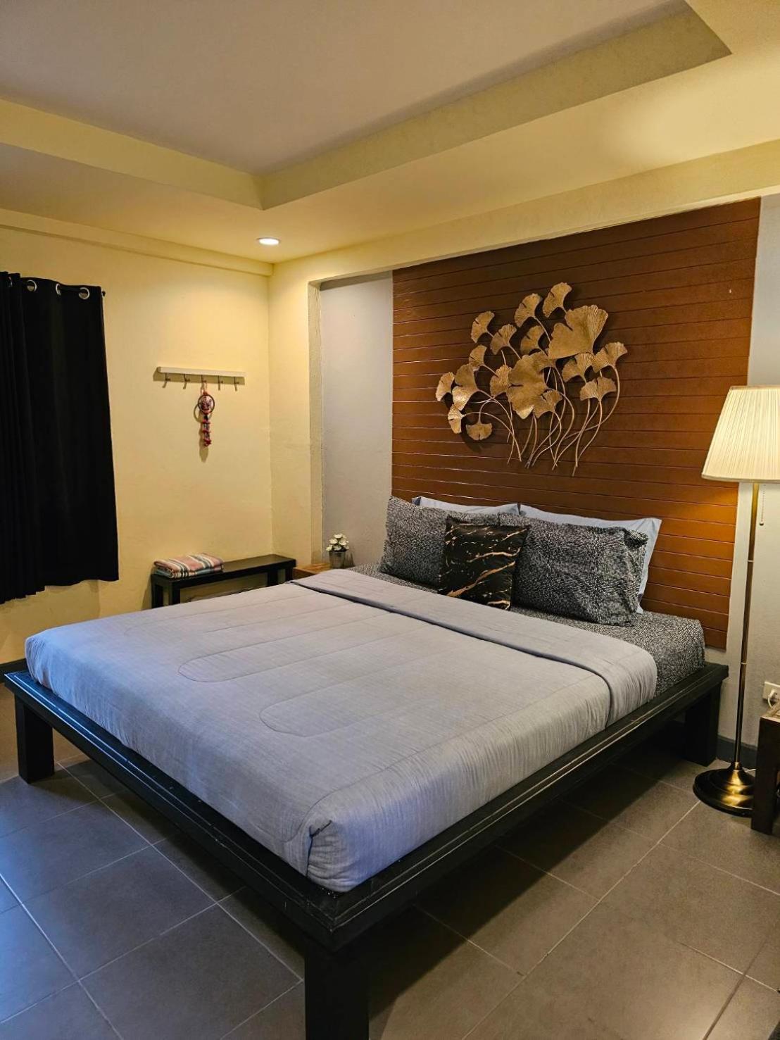Standard King Room - Room Only - Photo 30