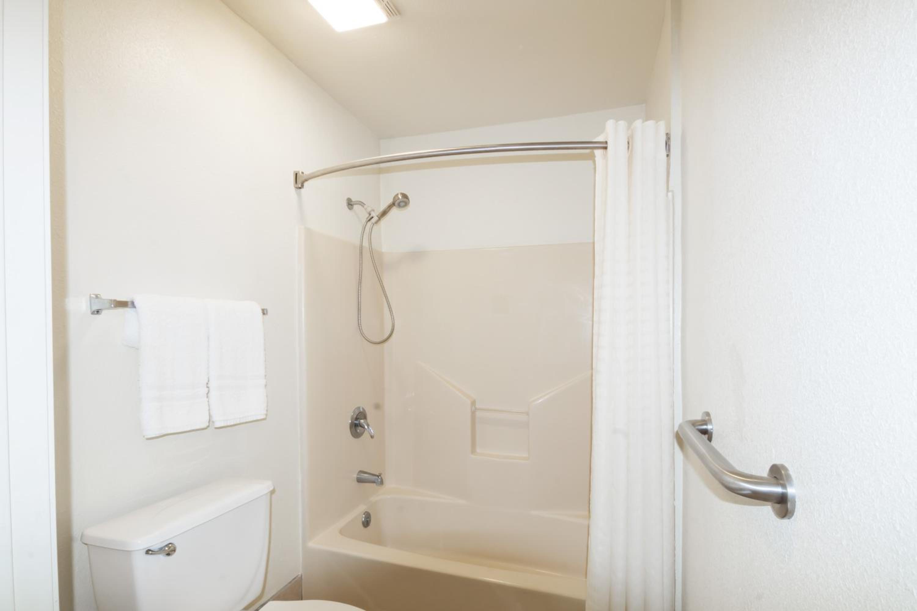 Double Room with Two Double Beds - Non-Smoking - Photo 3