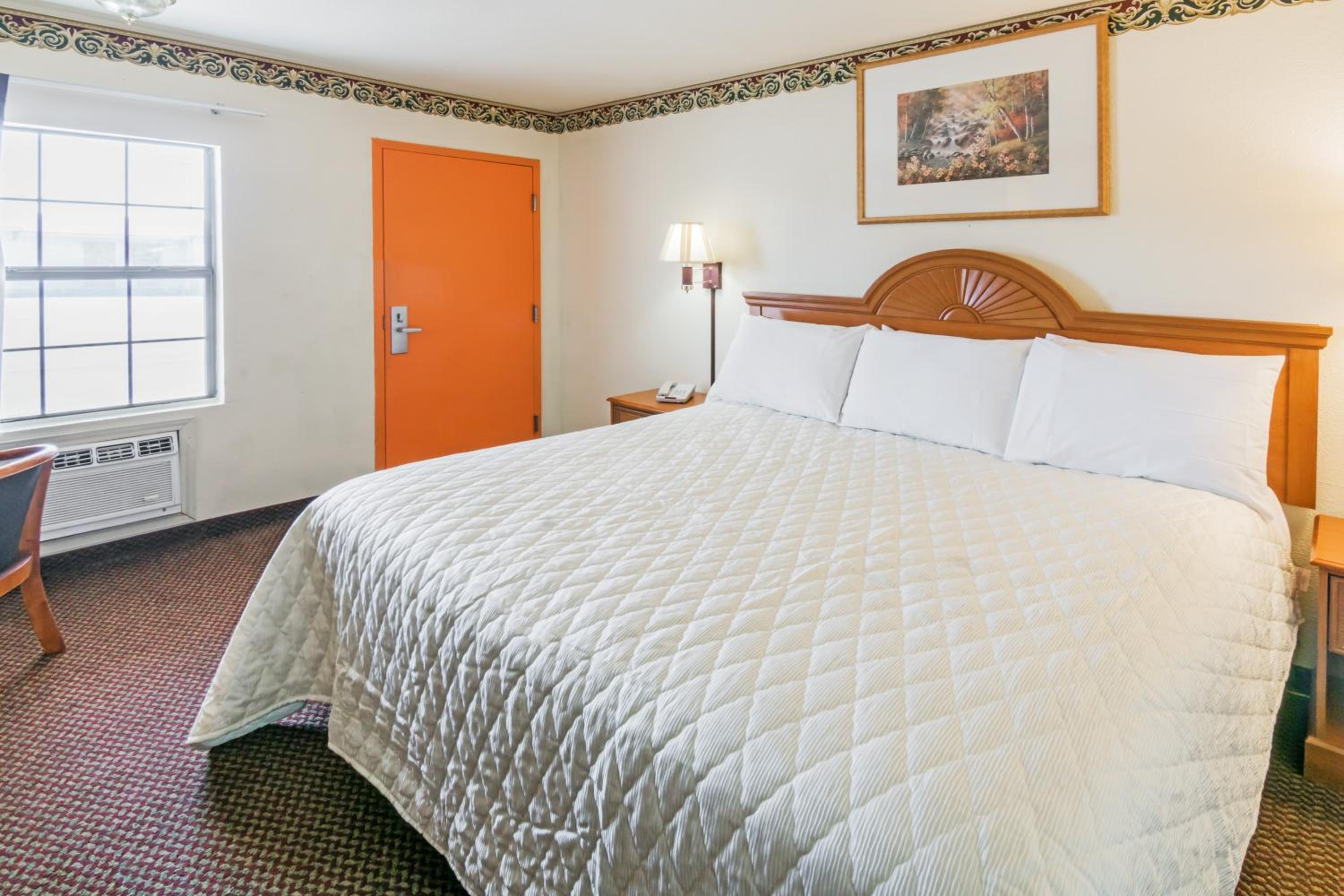 King Room - Non-Smoking - Photo 1