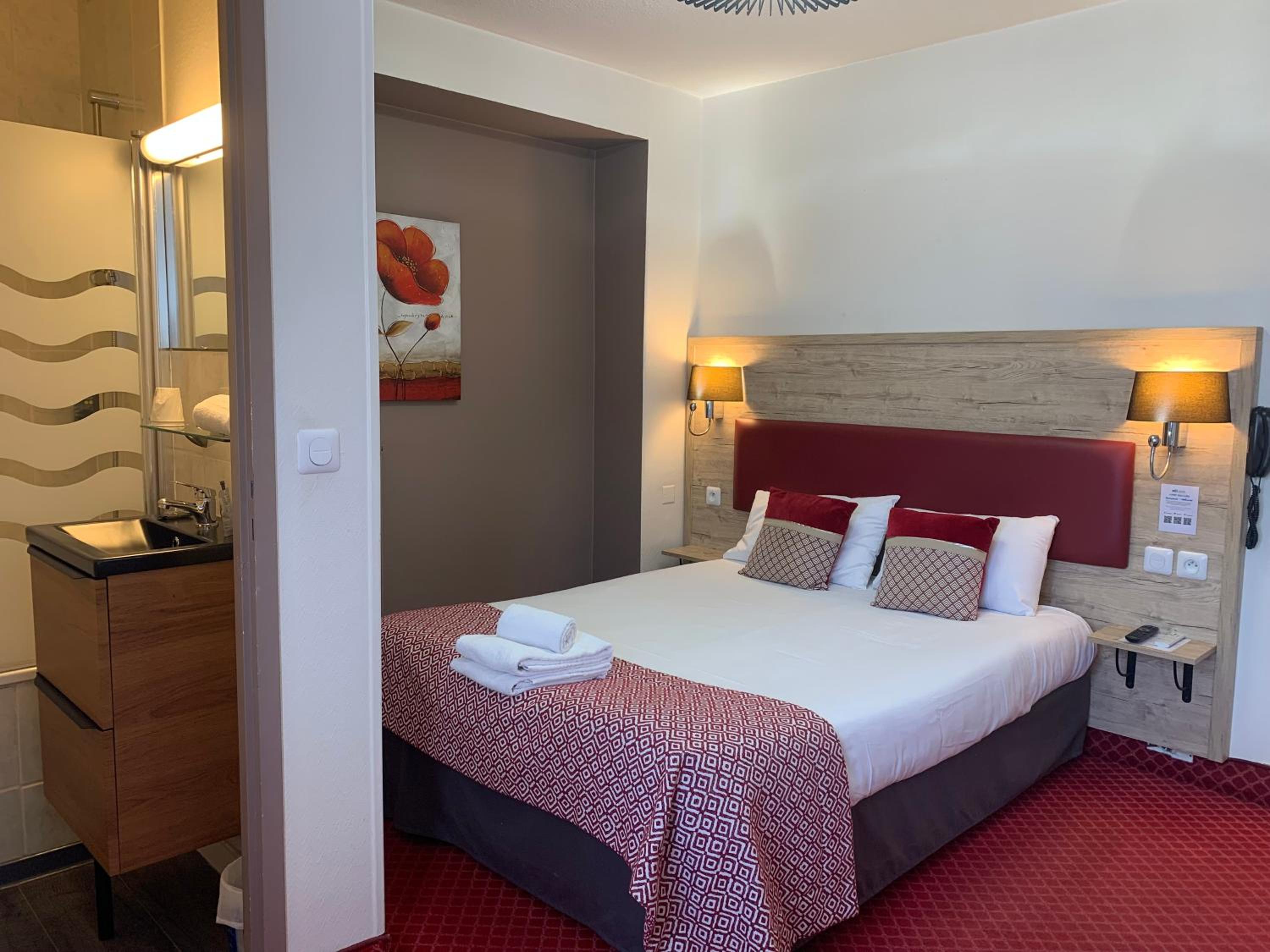 Double Room - Photo 10