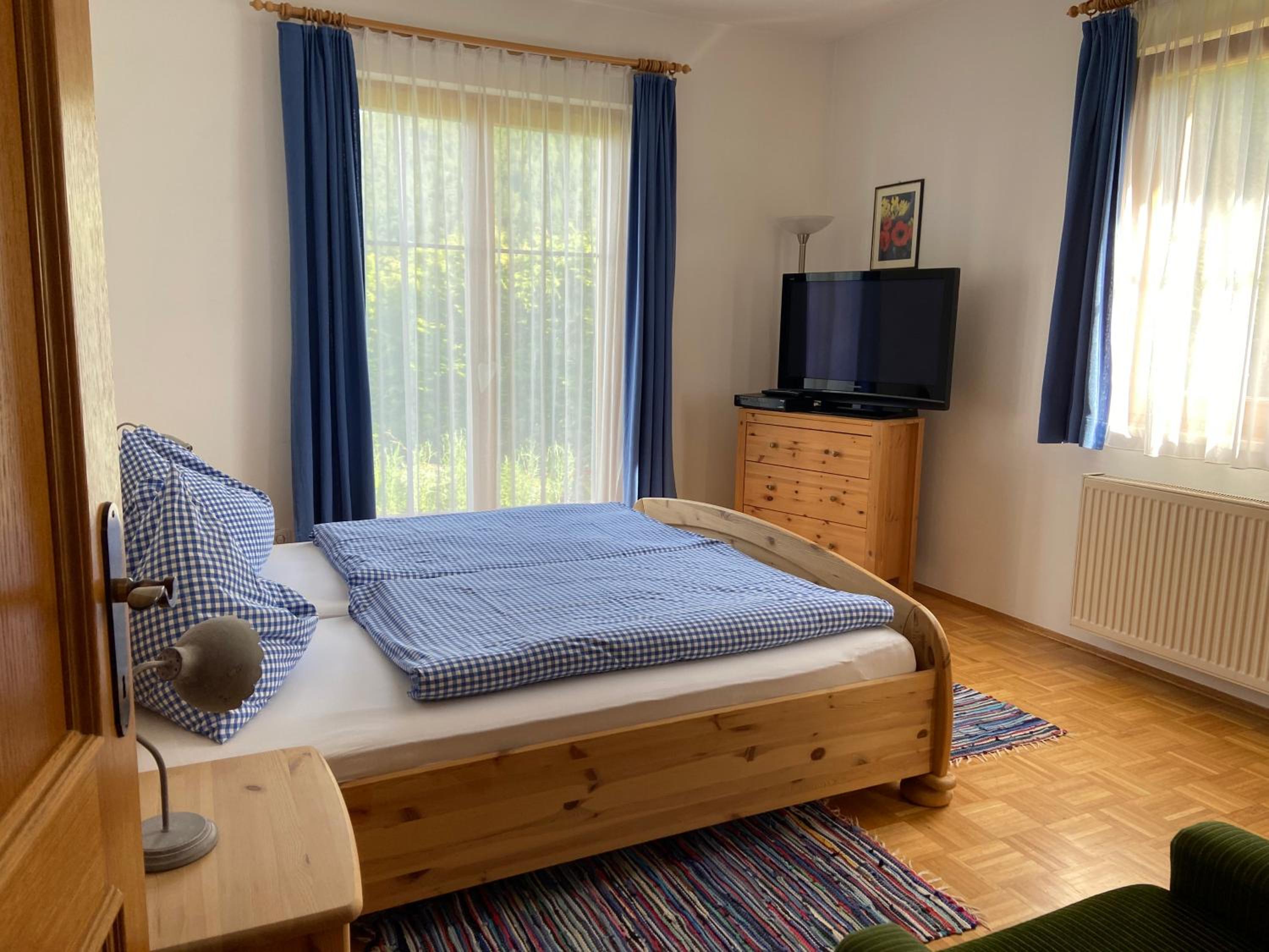One-Bedroom Apartment photo 1