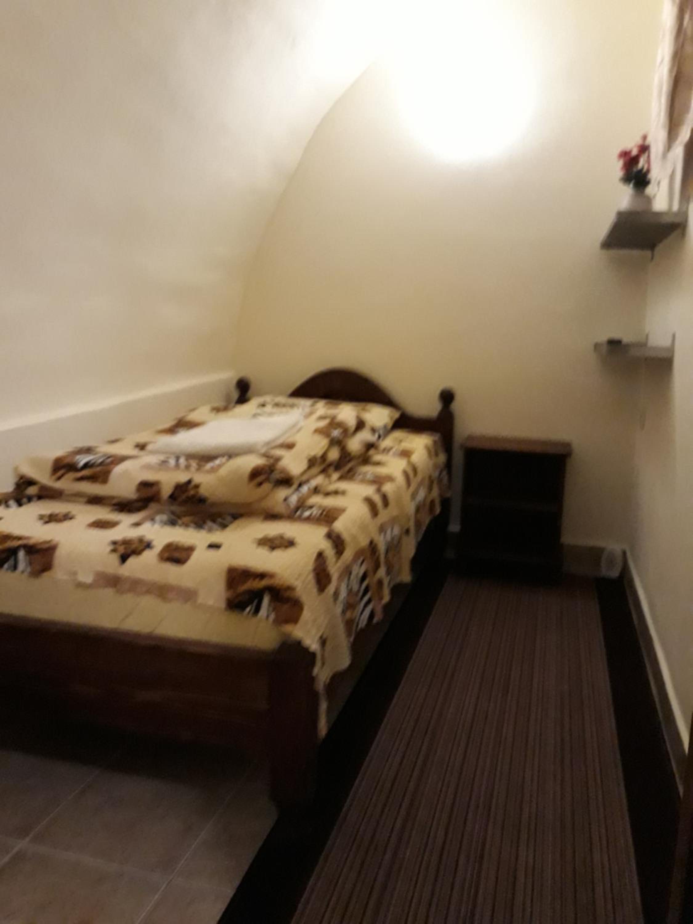 Single Room with Bathroom photo 2