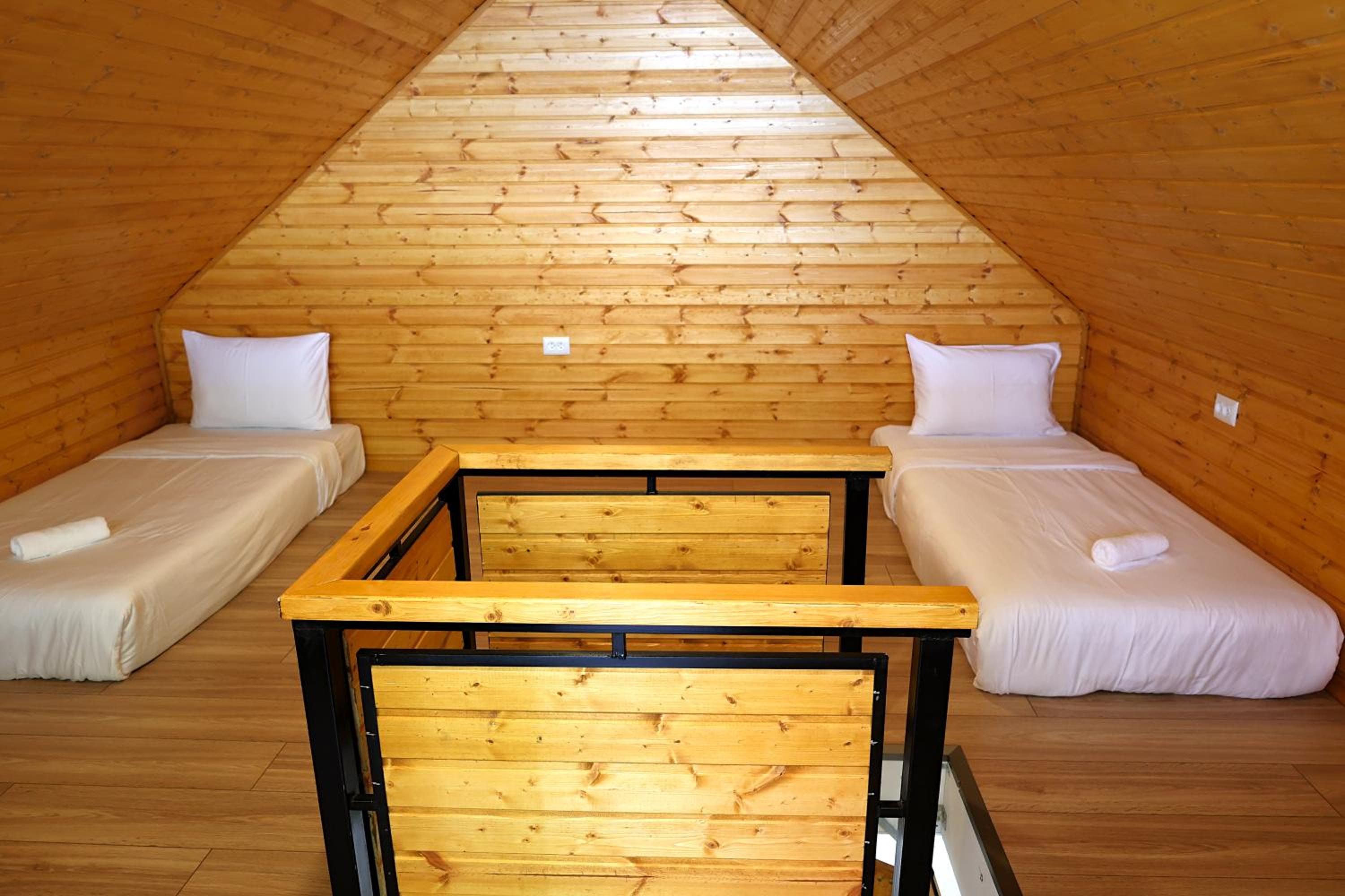 Quadruple Room with Mountain View photo 2