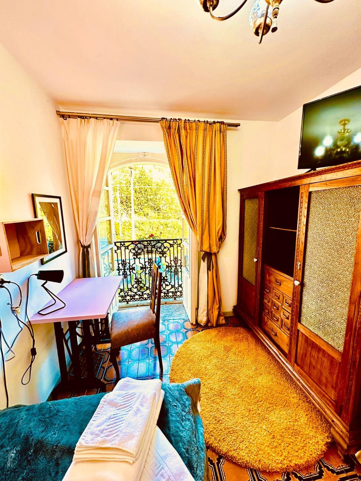 Single Room with Shared Bathroom