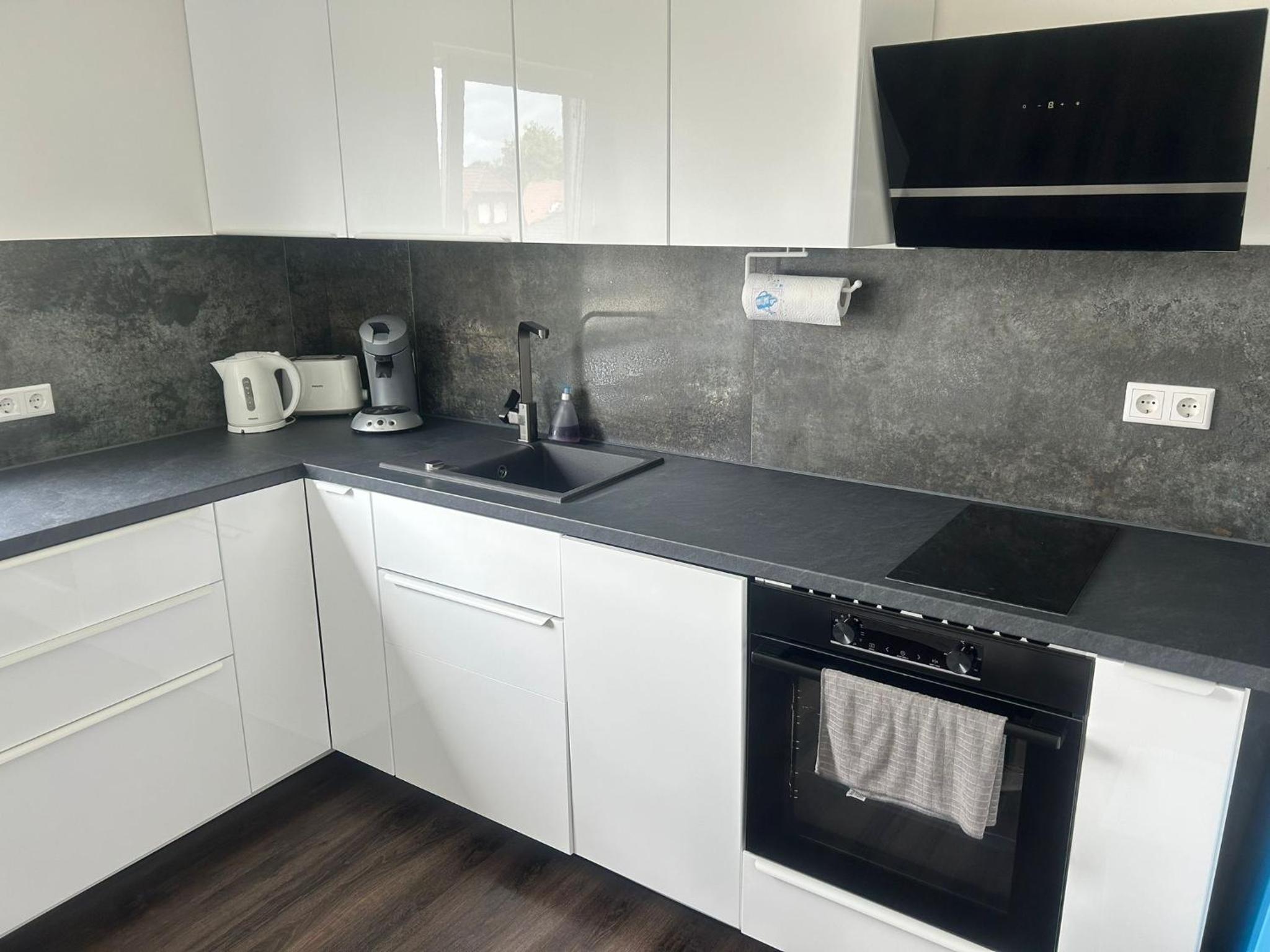 Apartment with Terrace - Photo 17