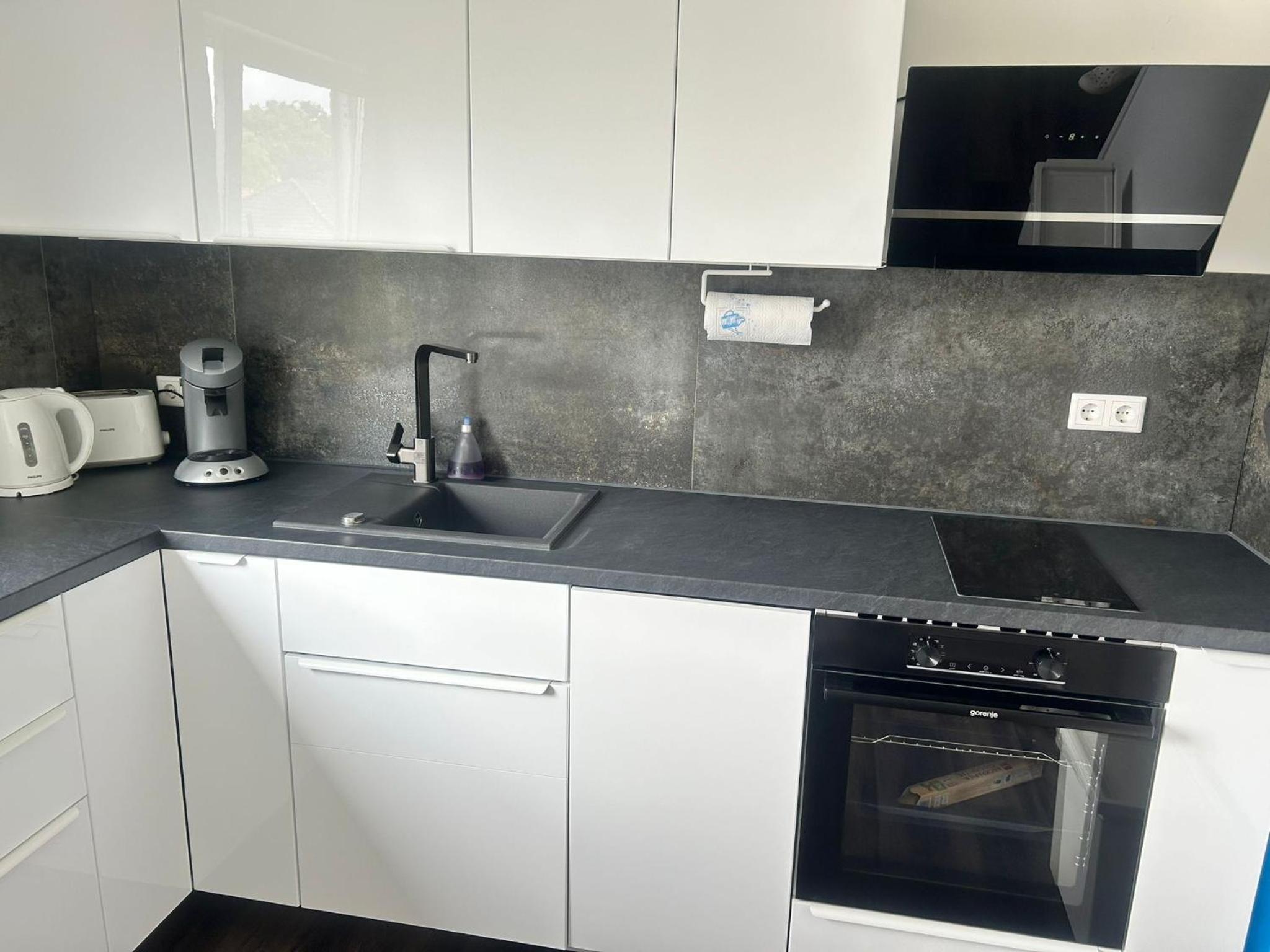 Apartment with Terrace - Photo 8