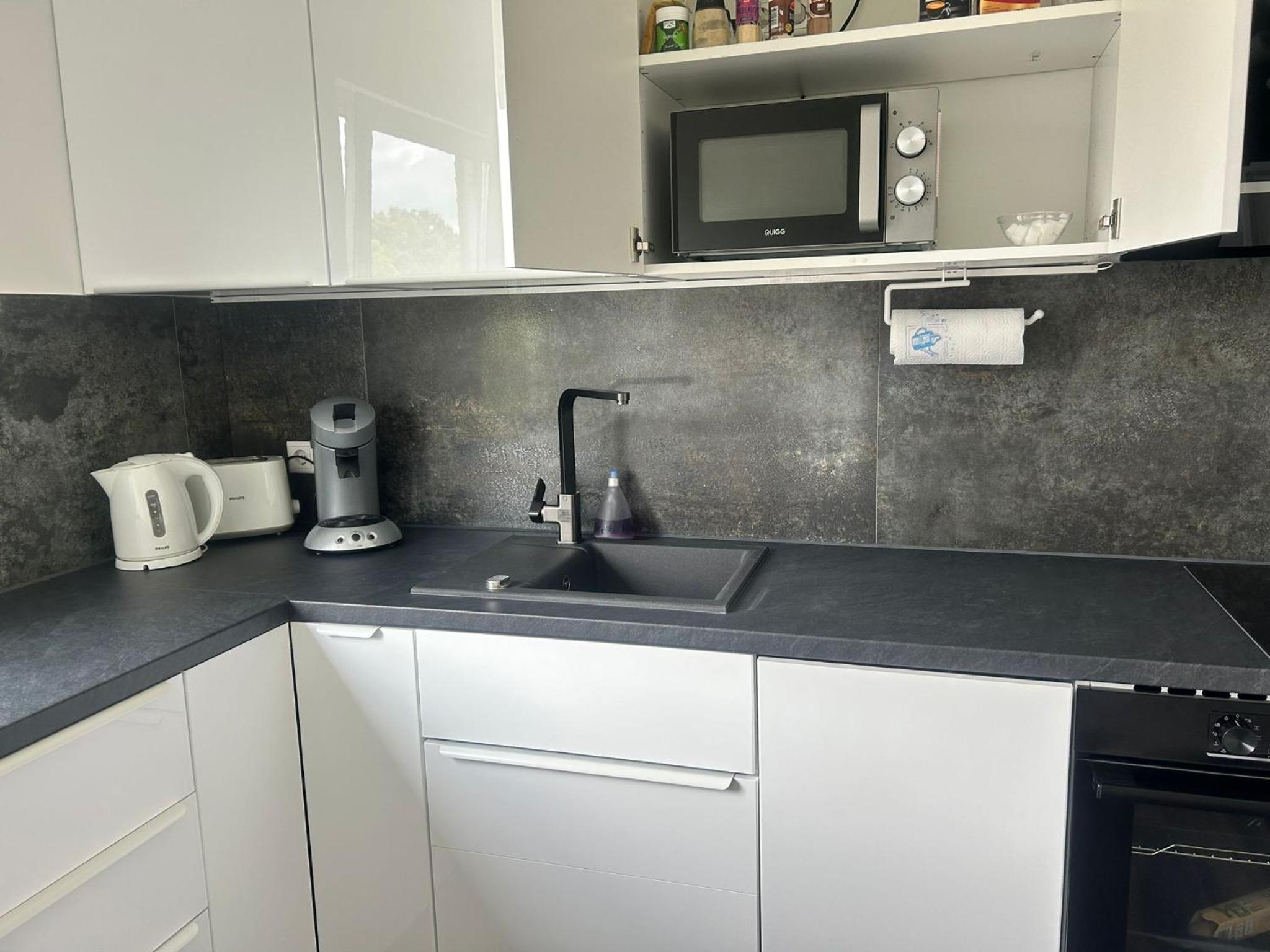 Apartment with Terrace - Photo 30