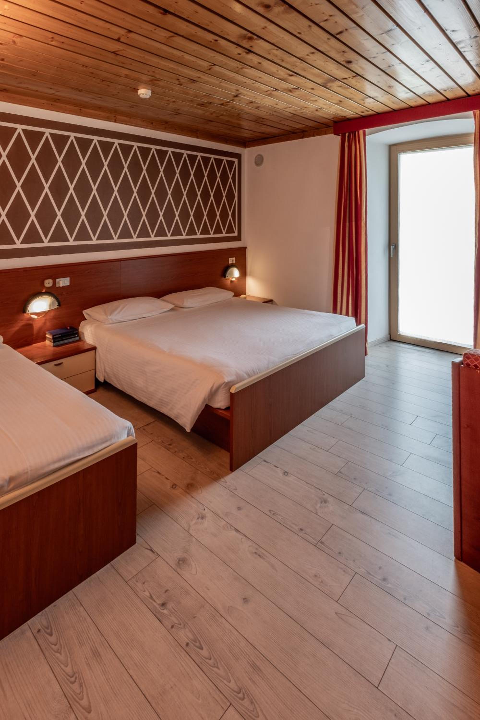 Quadruple Room with Mountain View - Photo 2