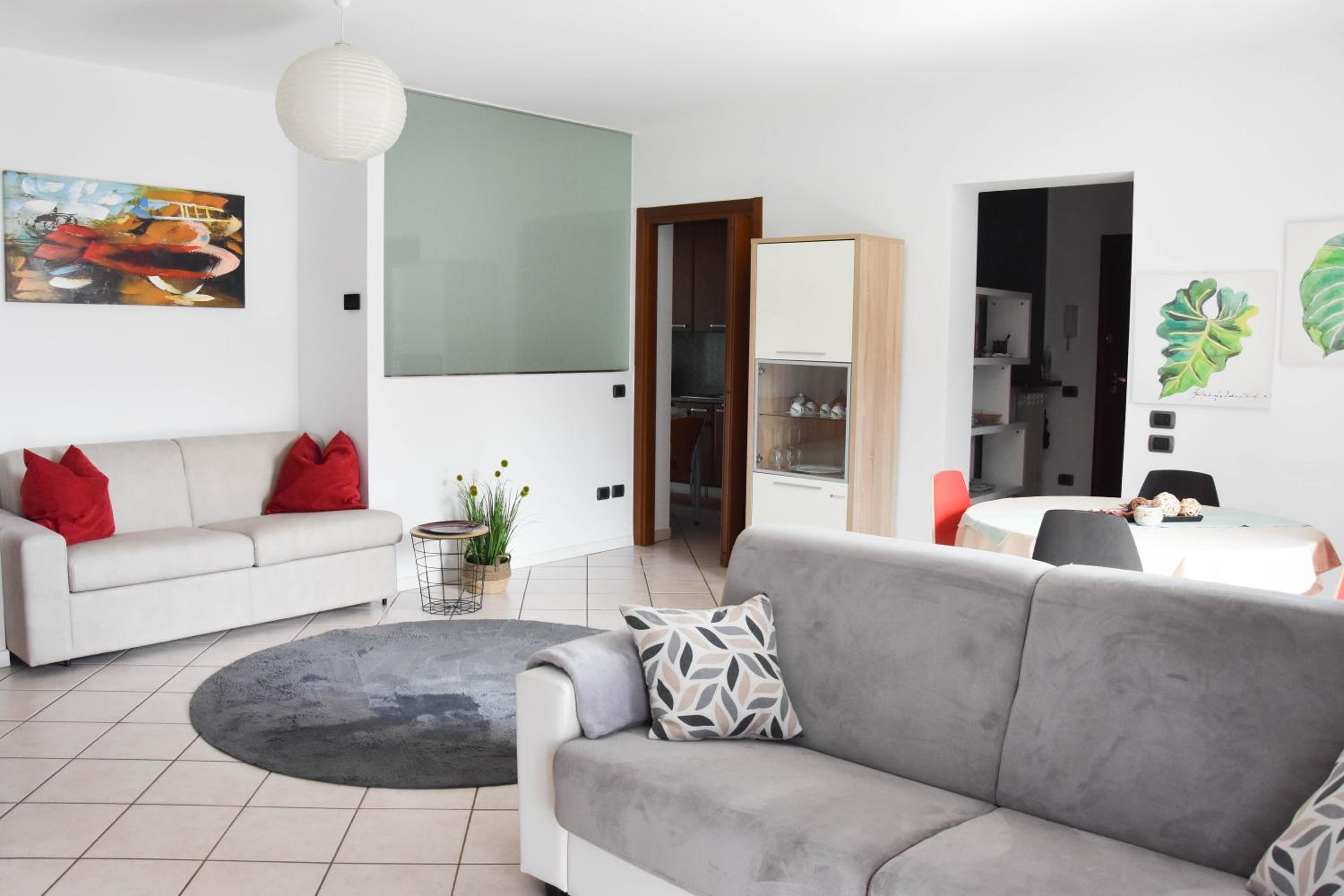 One-Bedroom Apartment photo 1