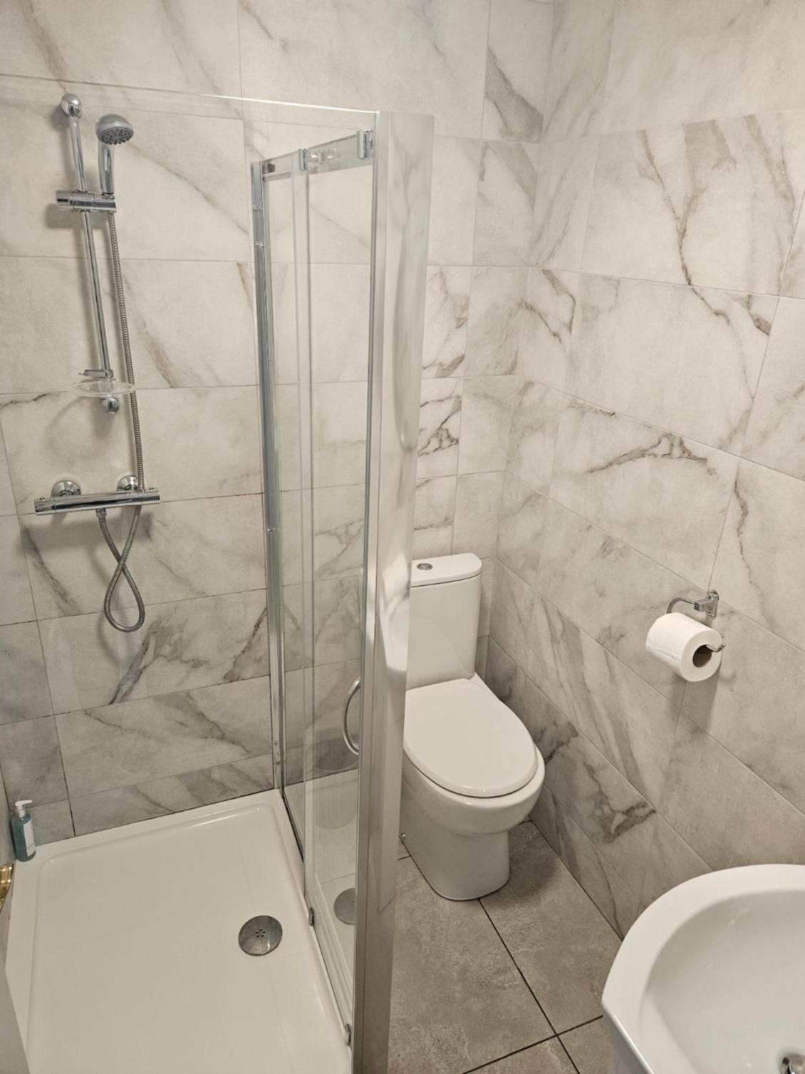 Three-Bedroom Apartment - Photo 9