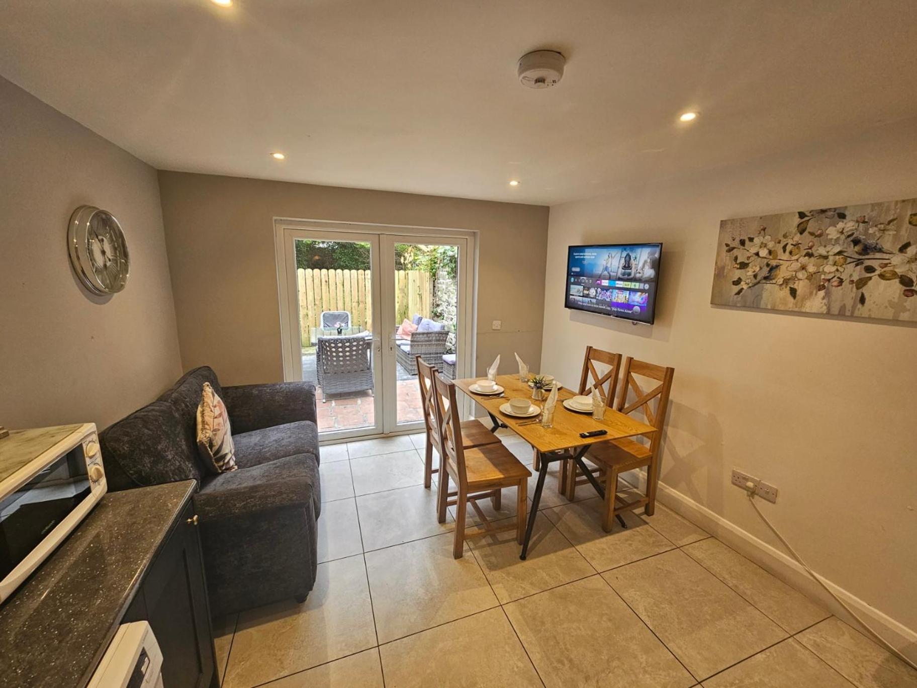 Three-Bedroom Apartment - Photo 8