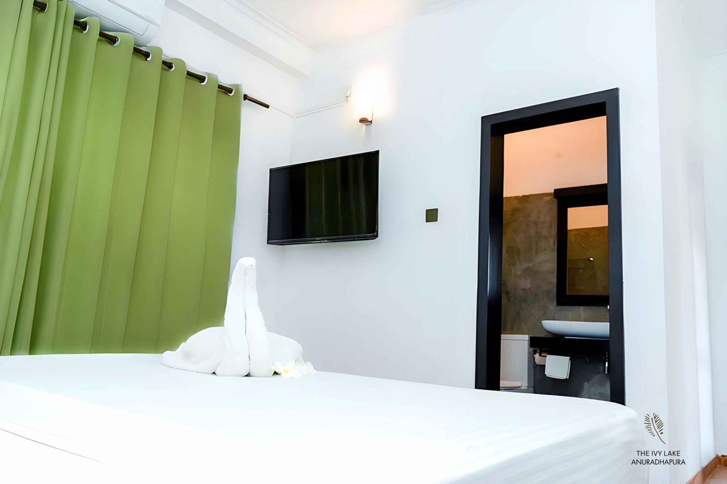 Deluxe Double Room - Photo 13