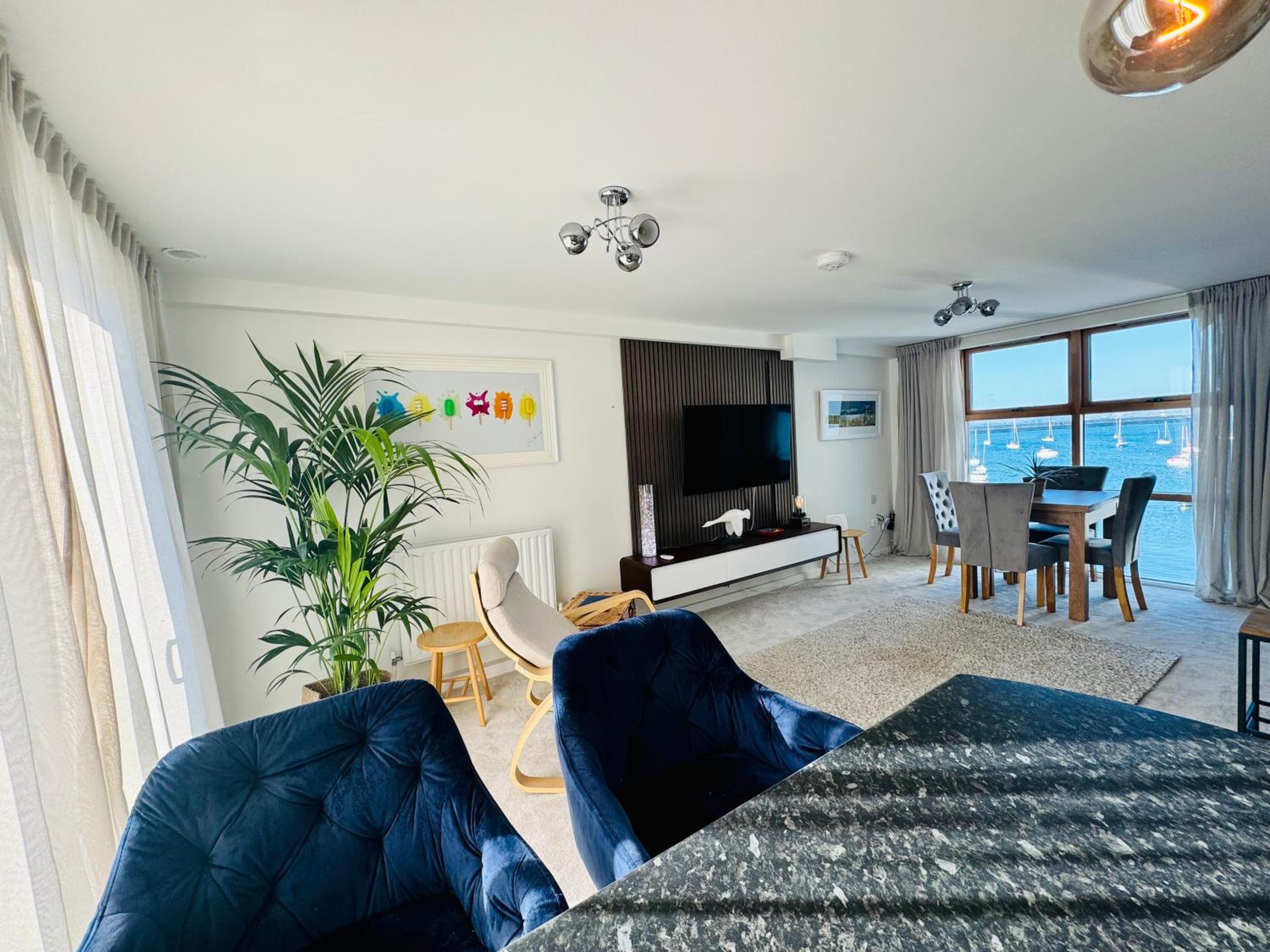 One-Bedroom Apartment photo 1