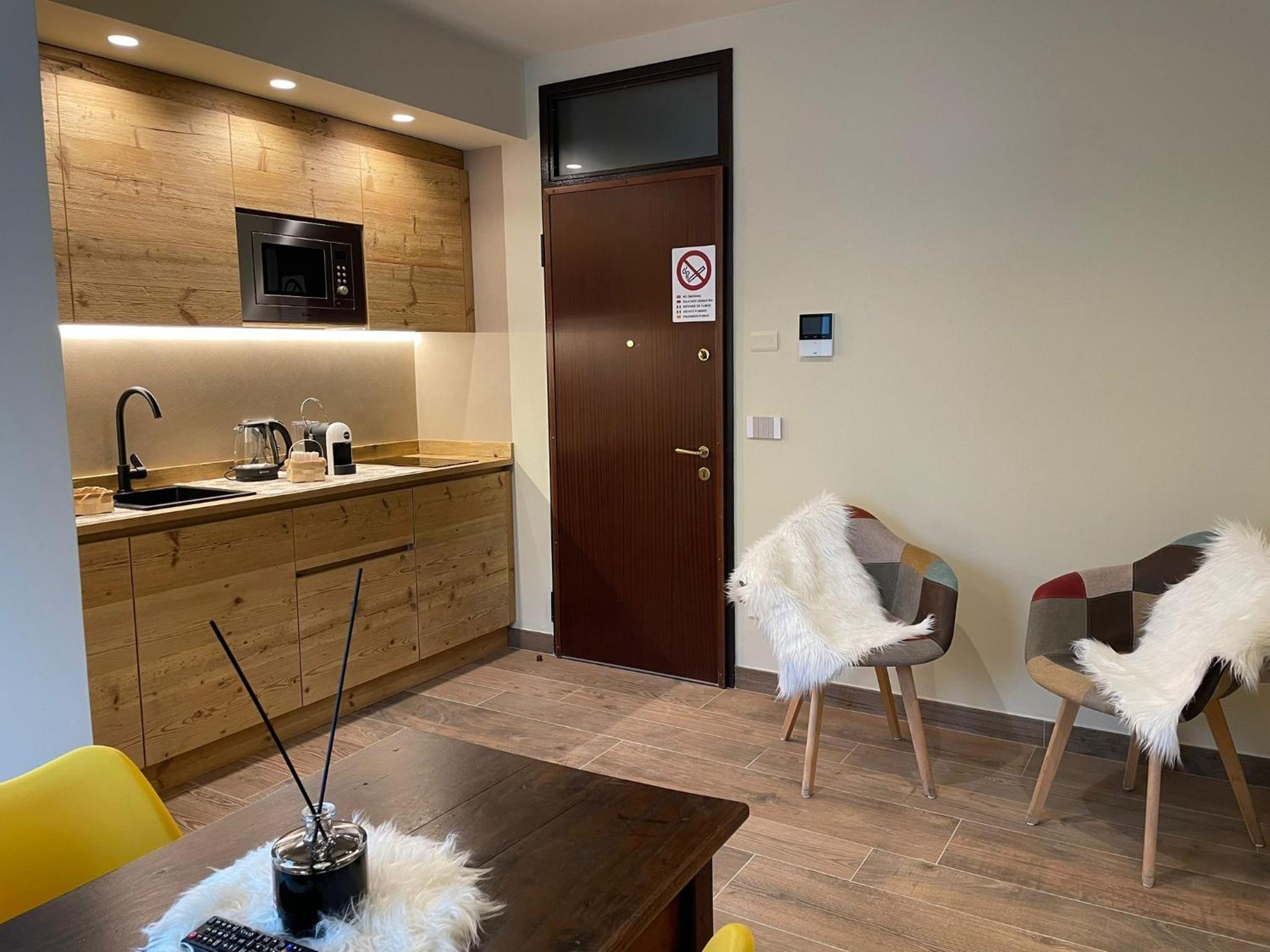 One-Bedroom Apartment photo 2
