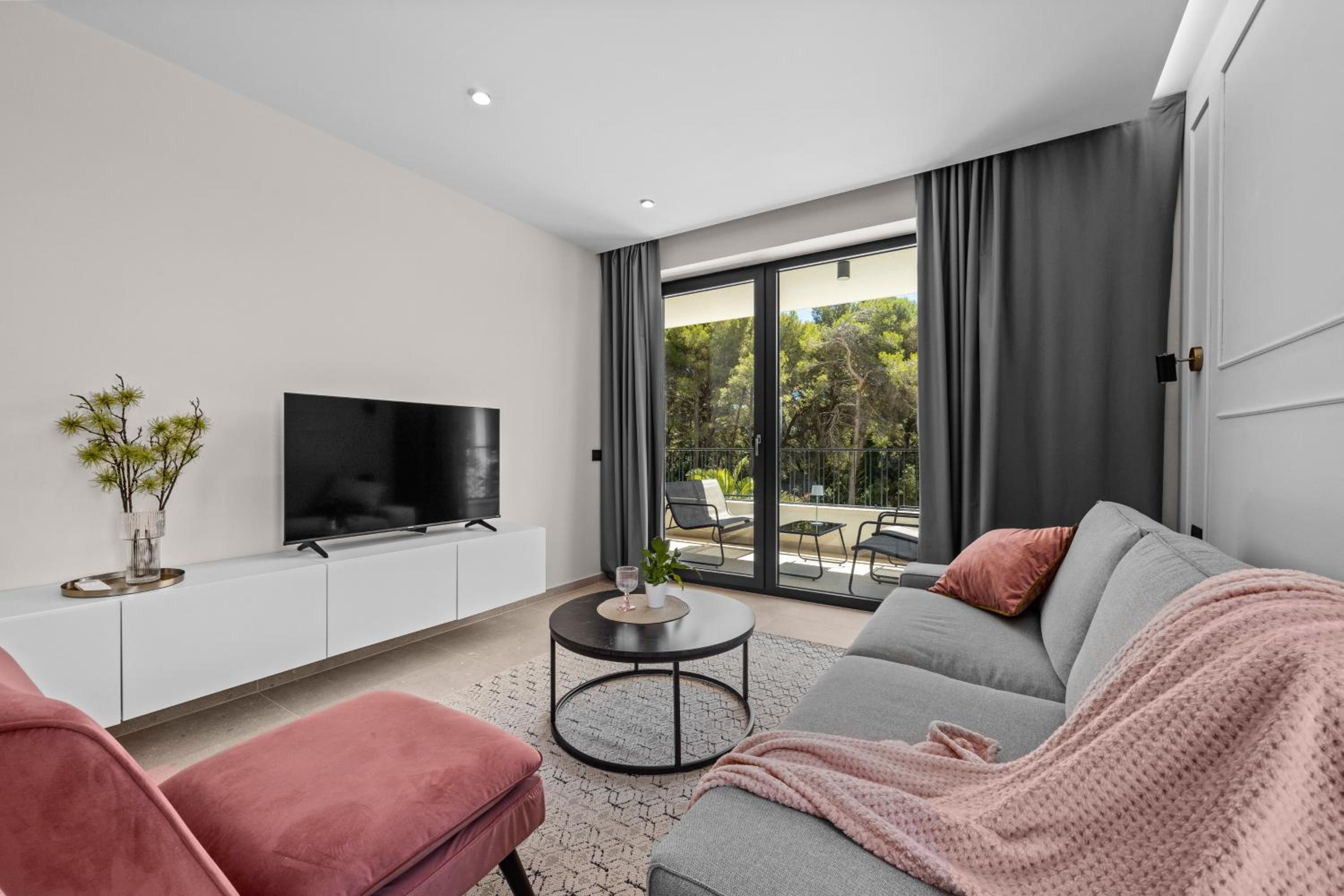 One-Bedroom Apartment With Pool View