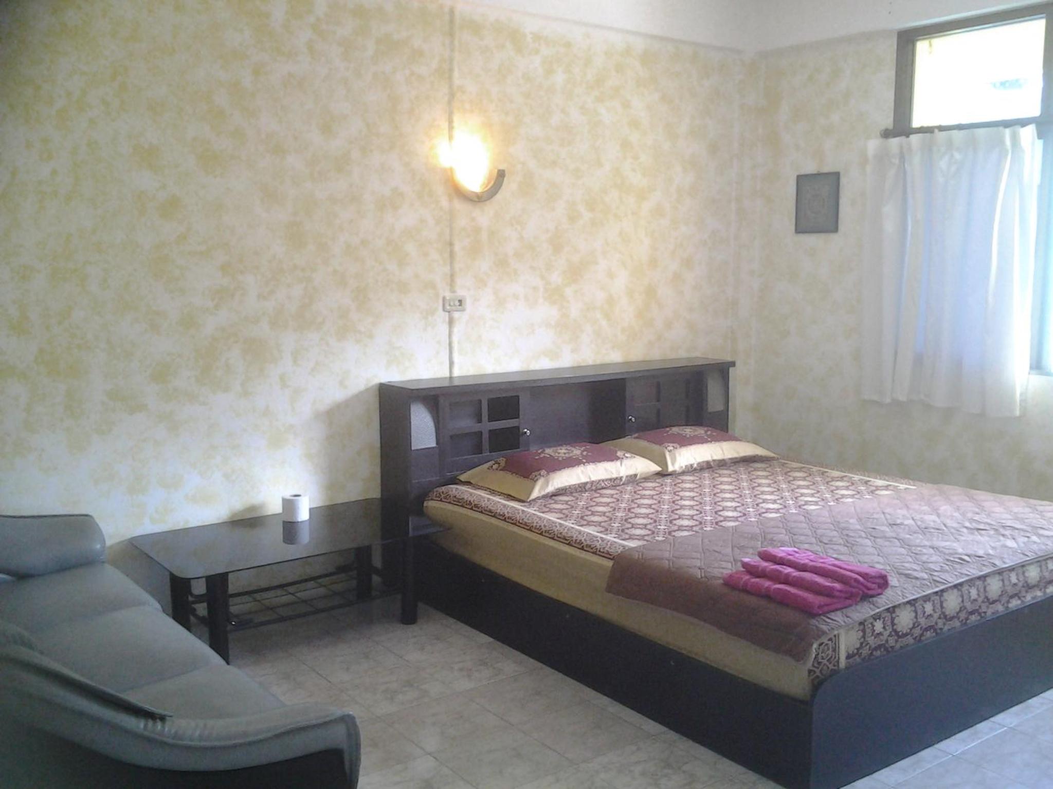 Double Room with Air-Conditioner and Shared Bathroom photo 2
